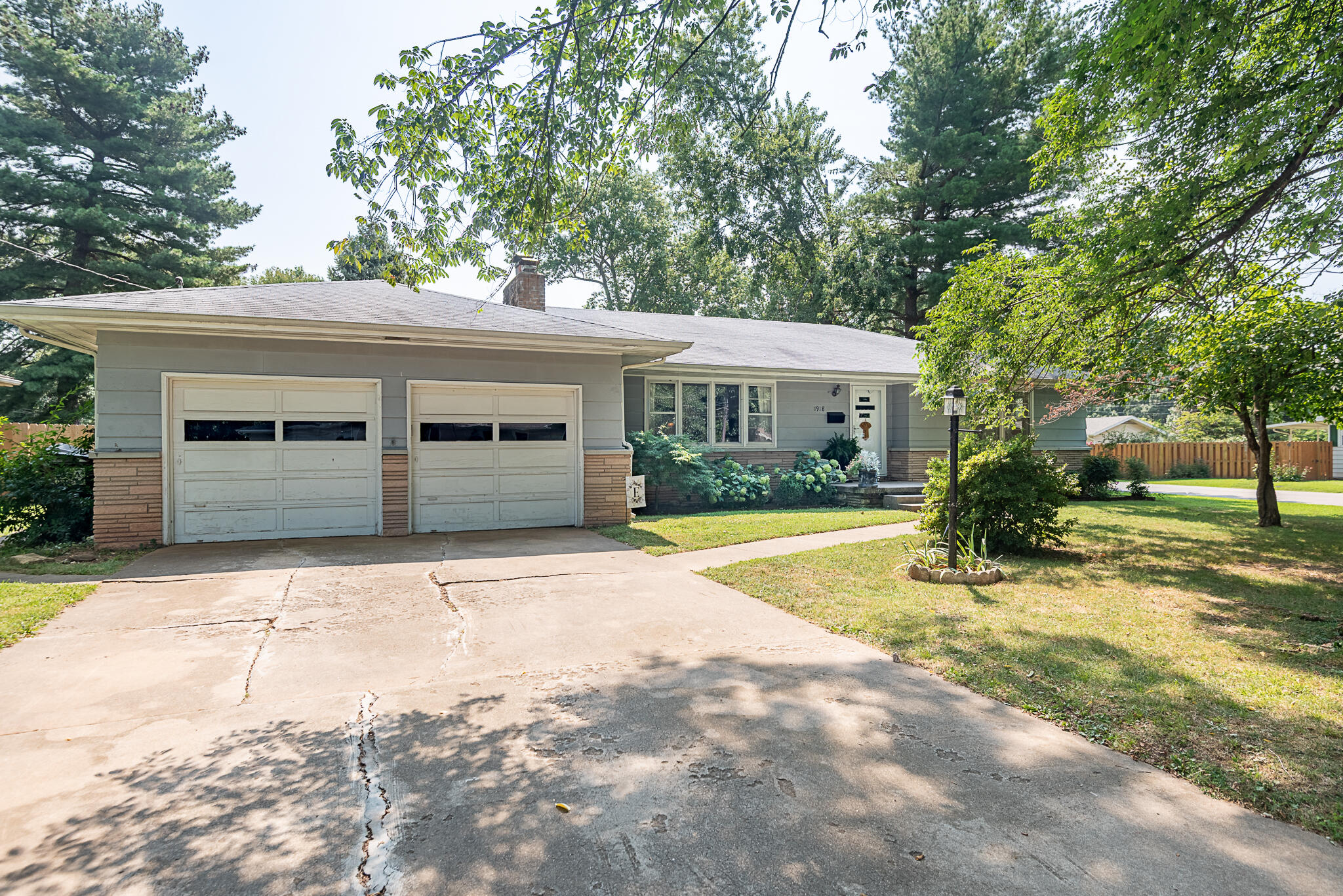 1918 South Luster Avenue Property Photo 1