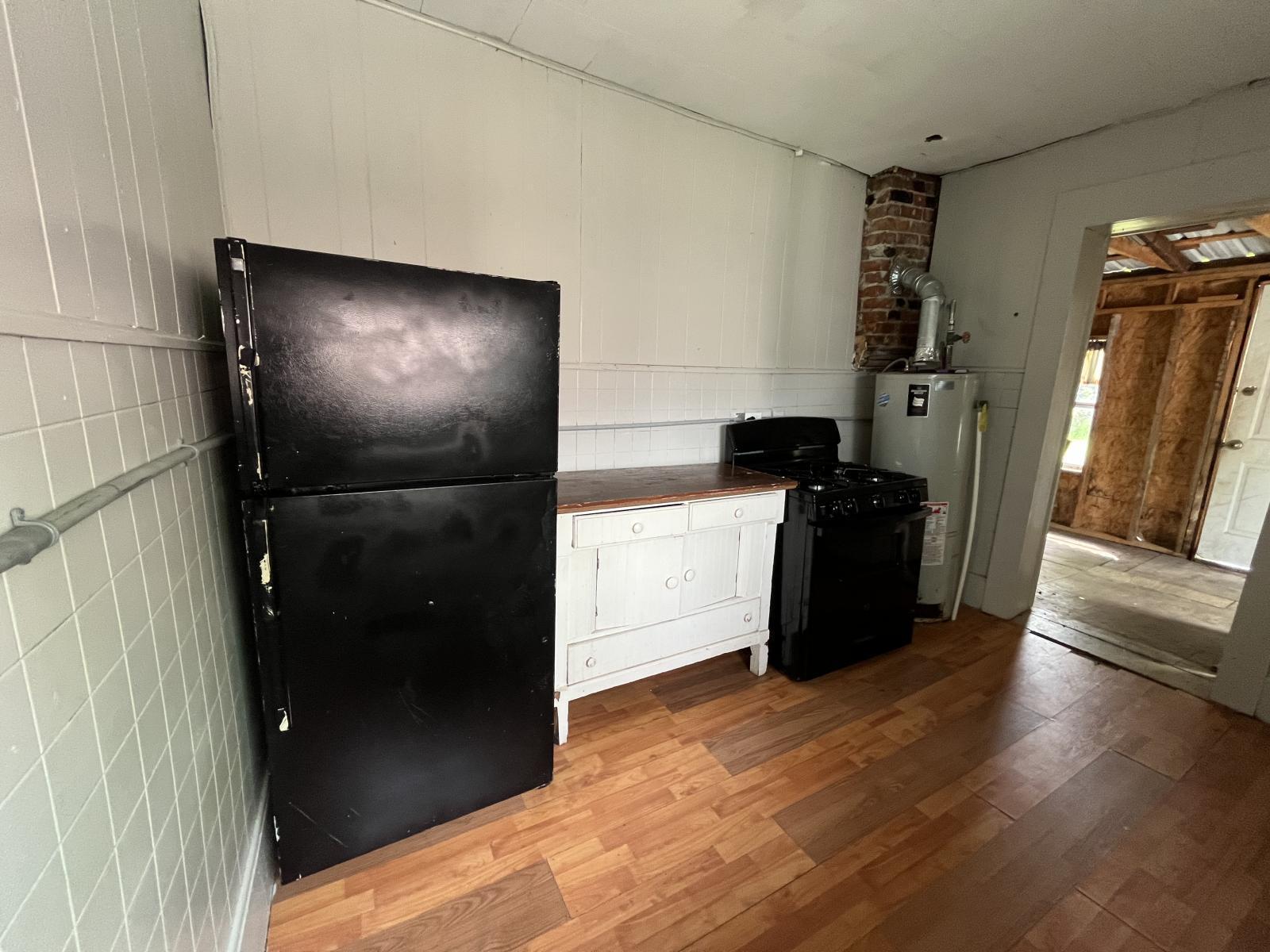 820 West 1st Street Property Photo 3