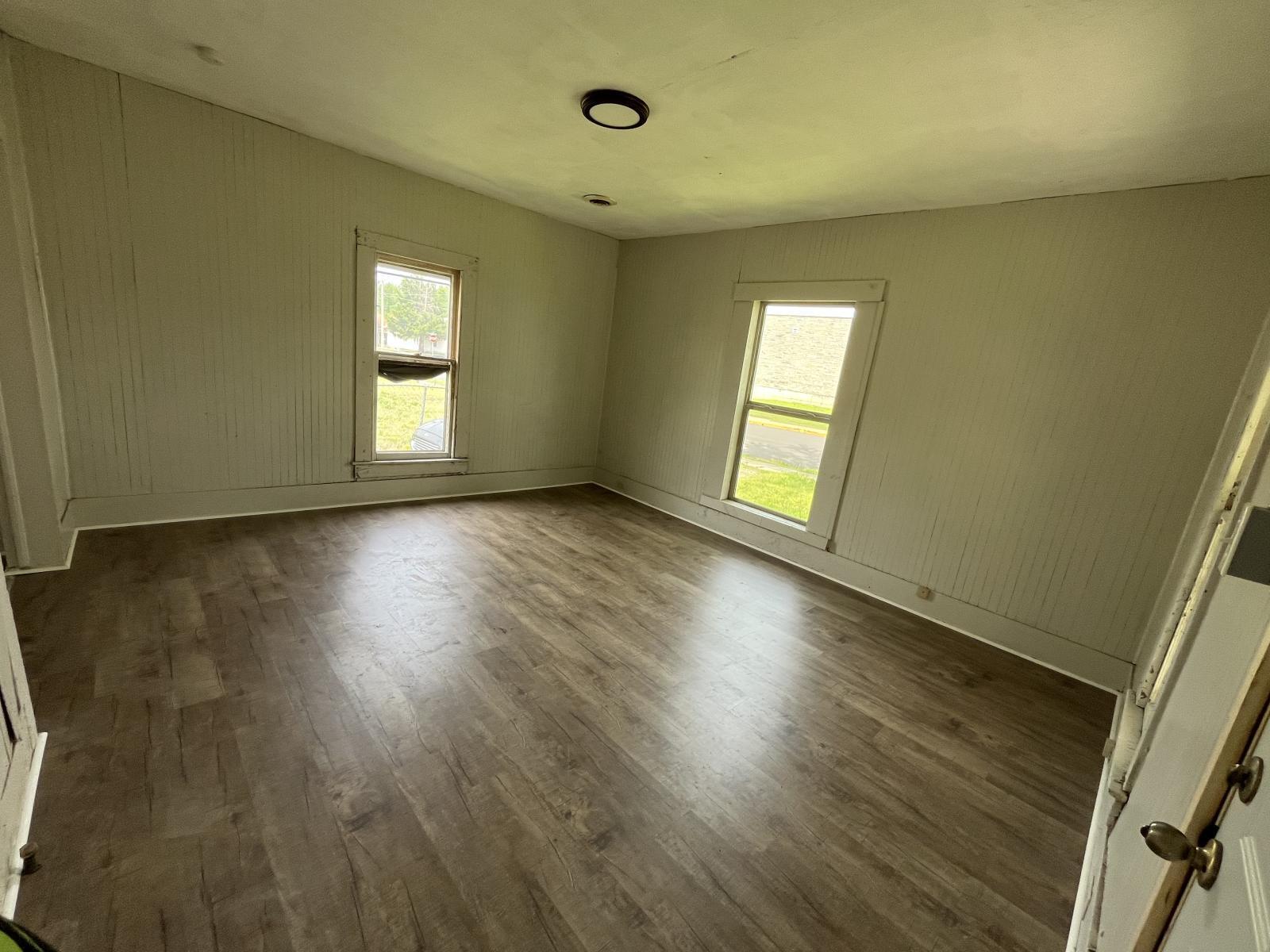 820 West 1st Street Property Photo 5