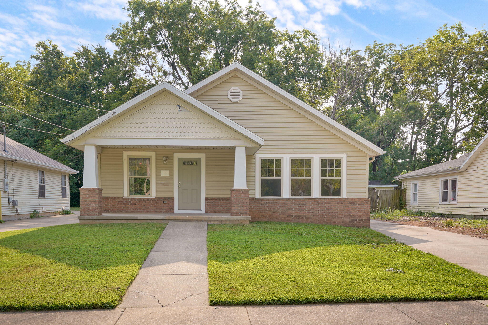 2134 North Howard Avenue Property Photo 1