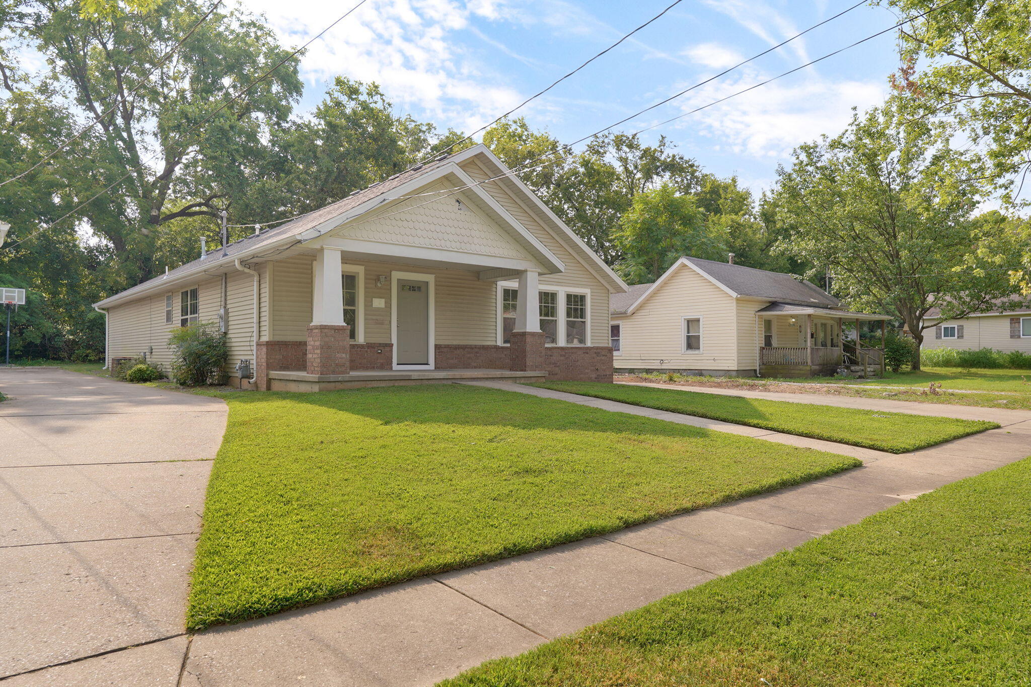 2134 North Howard Avenue Property Photo 2