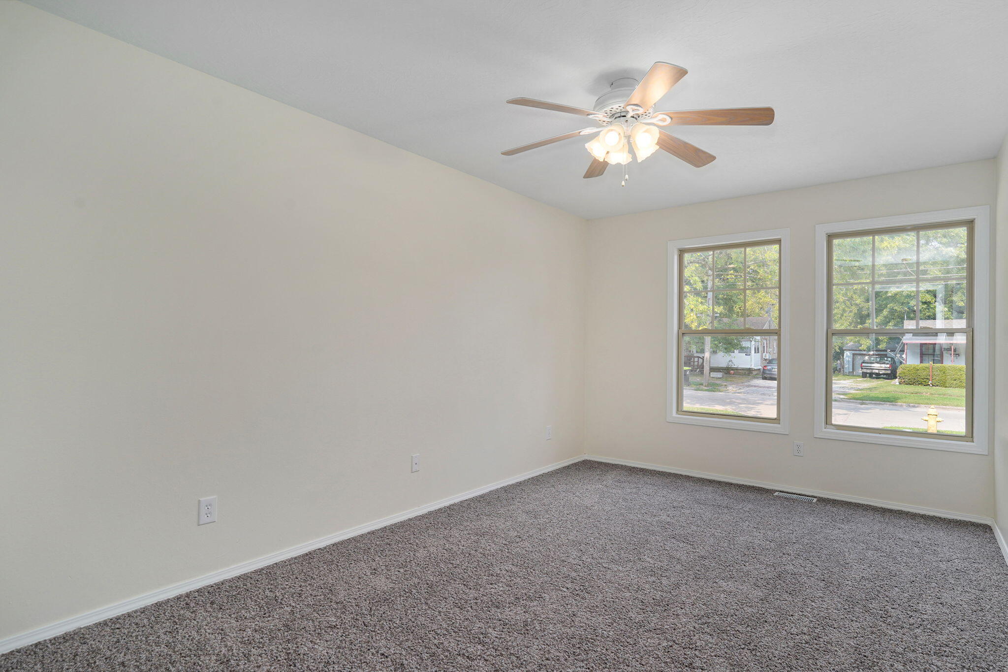 2134 North Howard Avenue Property Photo 8