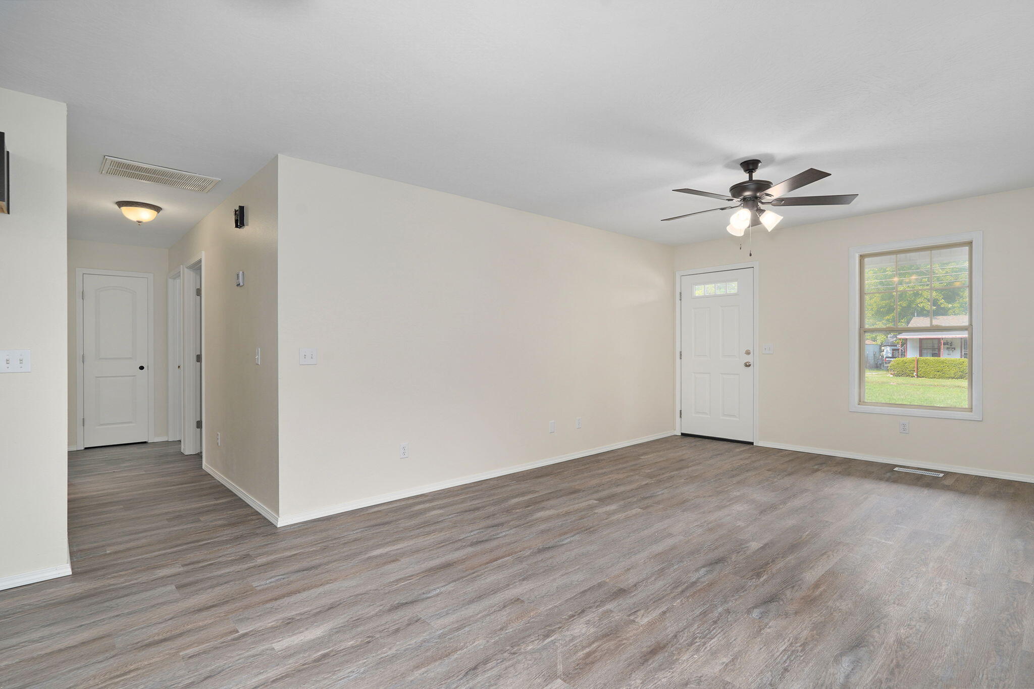 2134 North Howard Avenue Property Photo 11
