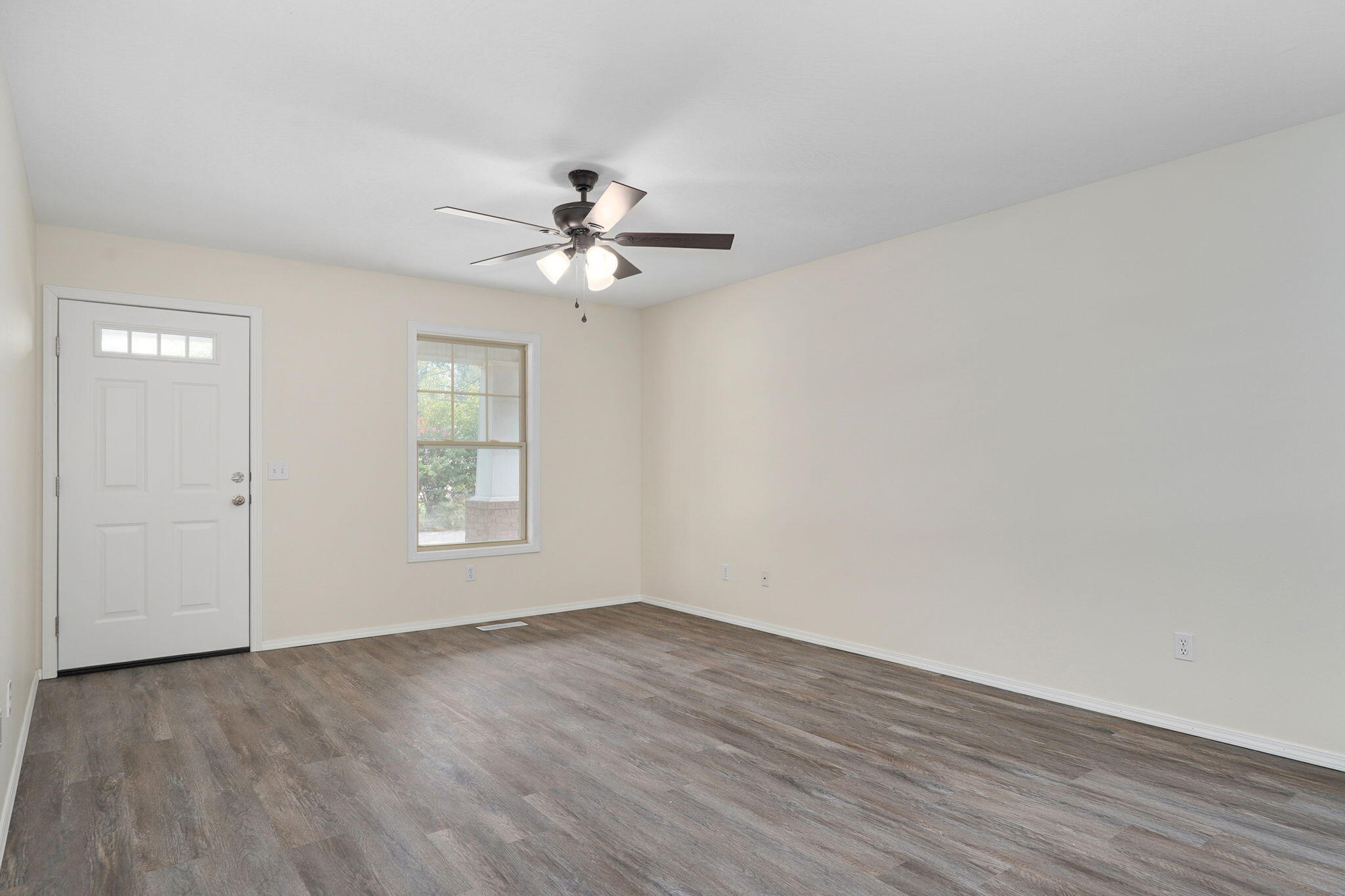 2134 North Howard Avenue Property Photo 12