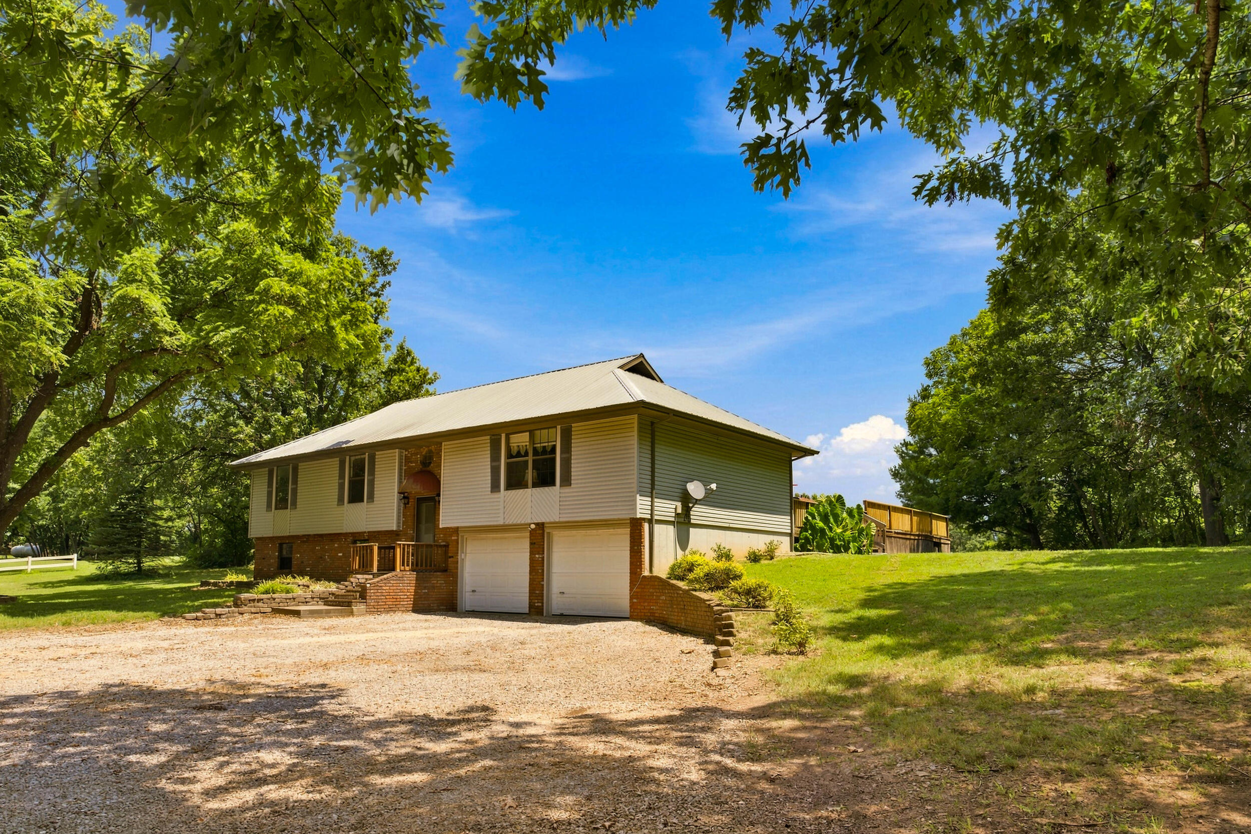410 Sommer Lane Property Photo 3
