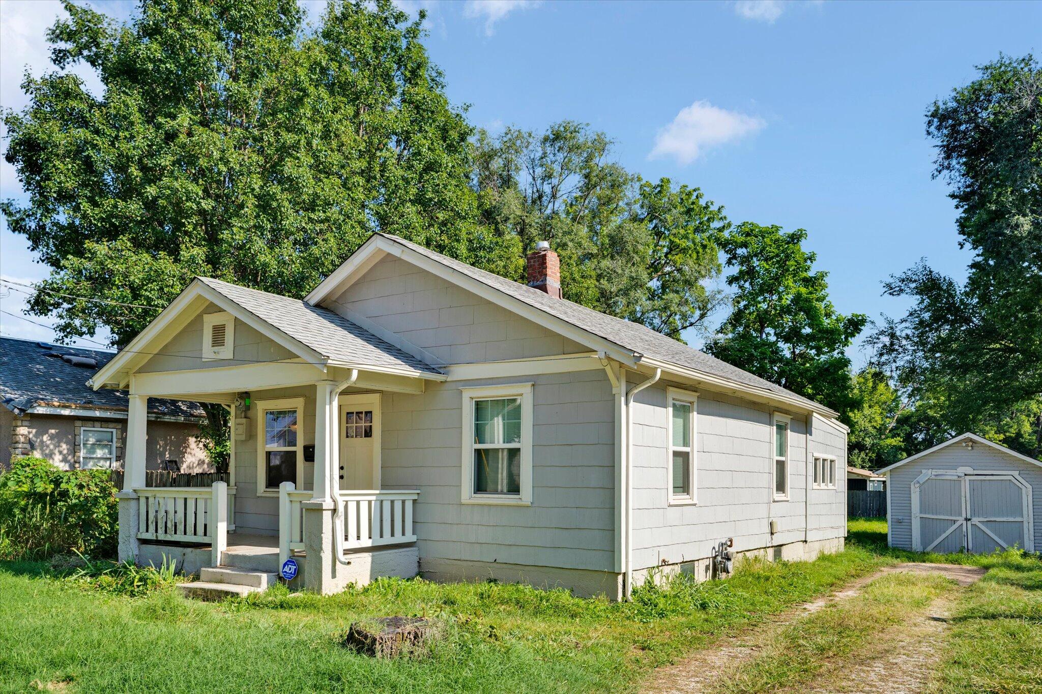 1726 West Walnut Street Property Photo 1