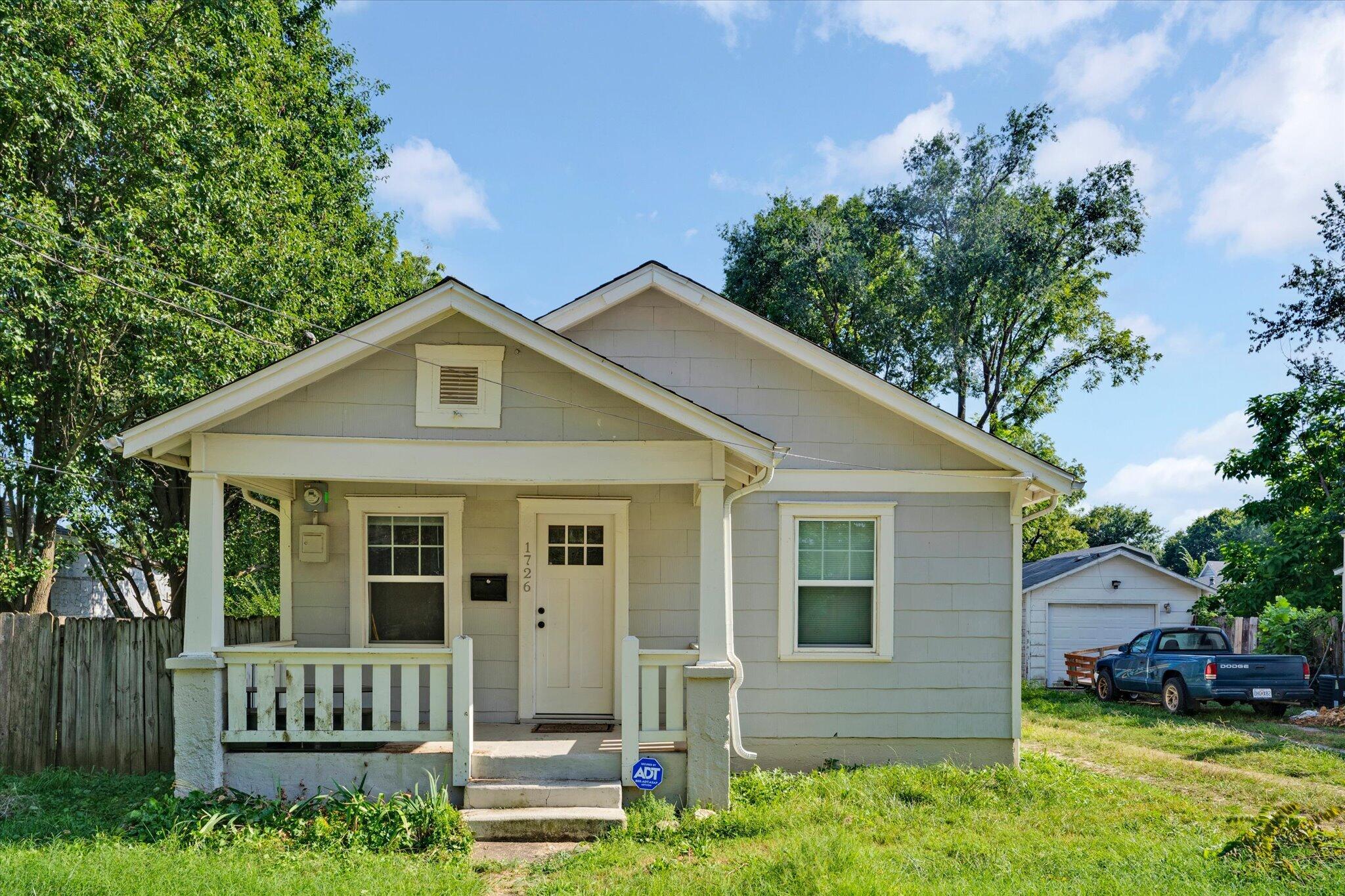 1726 West Walnut Street Property Photo 3