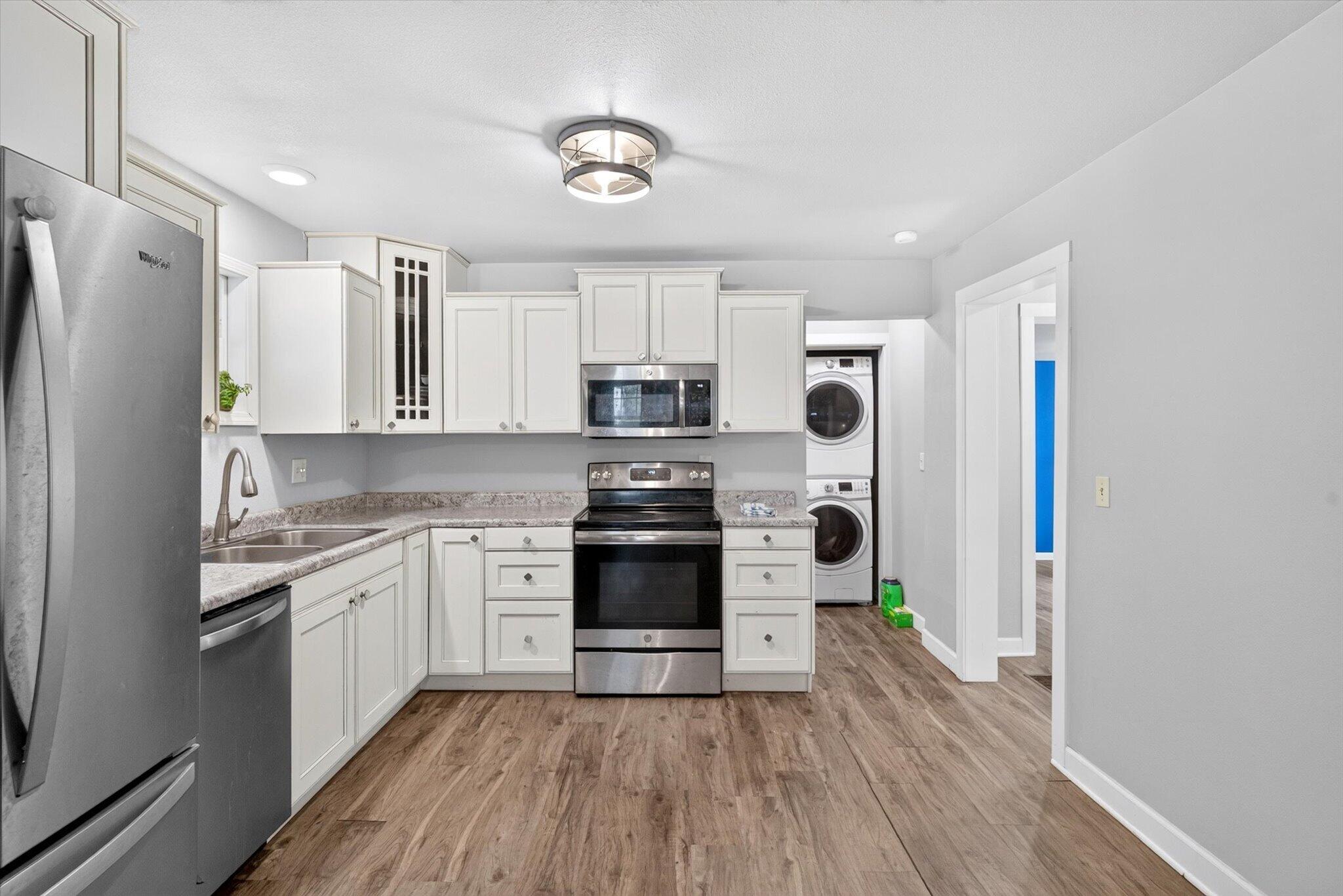 1726 West Walnut Street Property Photo 8