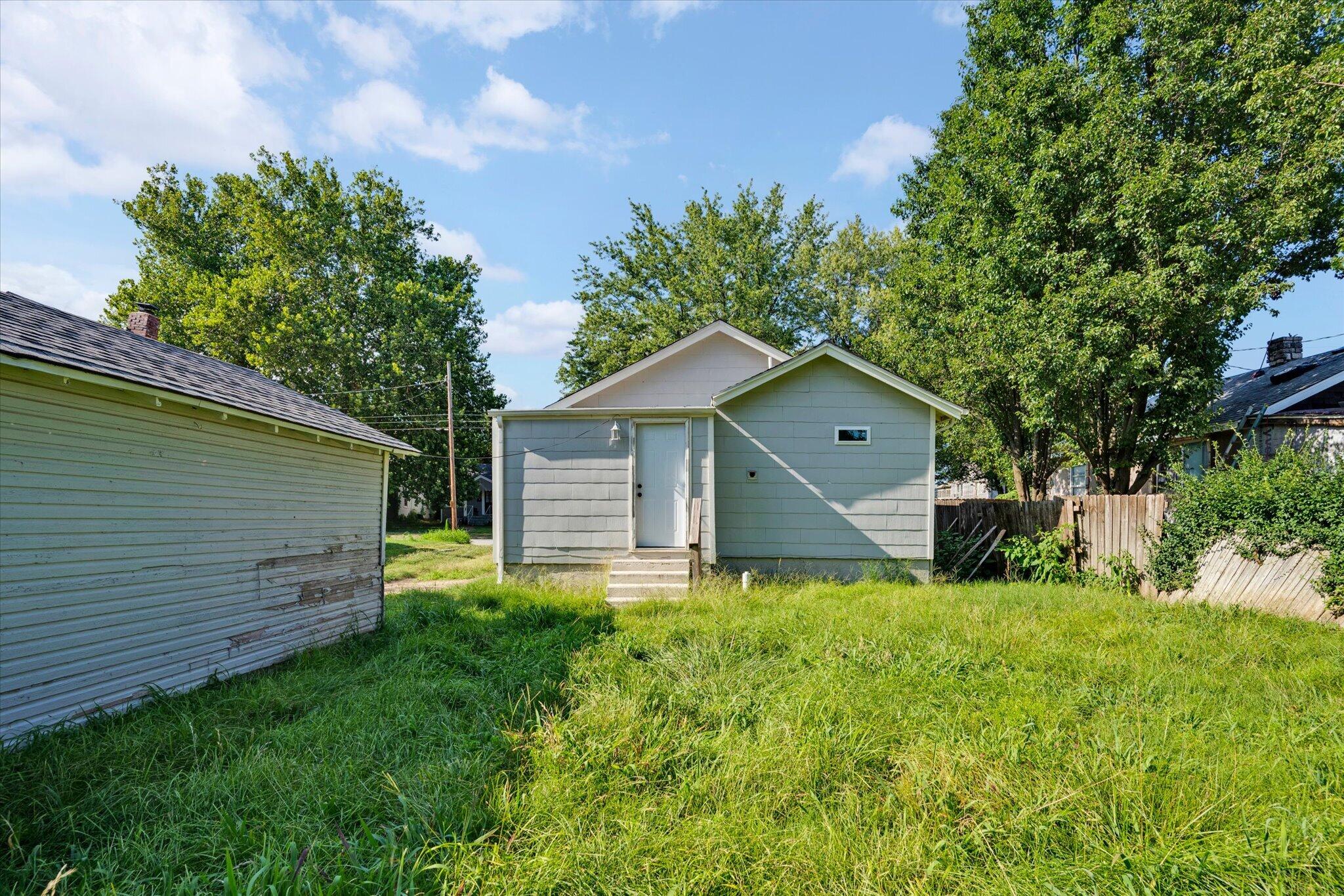 1726 West Walnut Street Property Photo 23