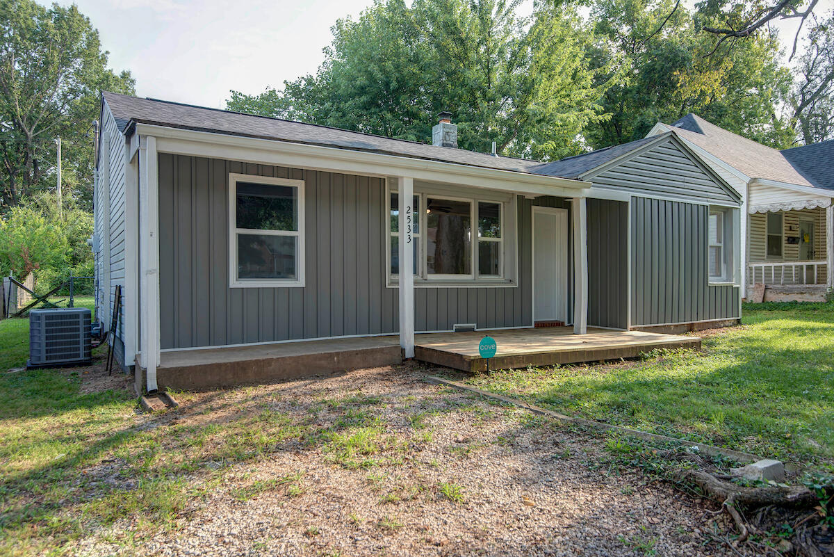 2533 West Walnut Street Property Photo 2