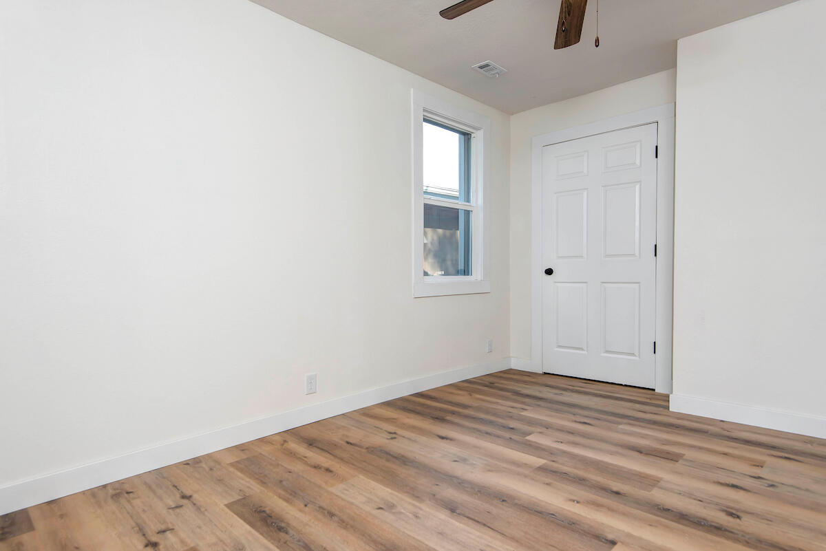 2533 West Walnut Street Property Photo 13