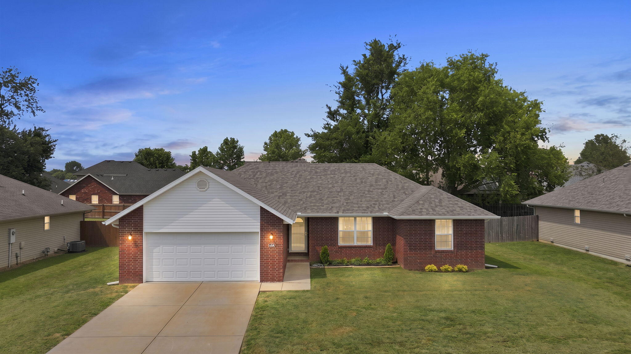 405 East Whitethorn Drive Property Photo 1