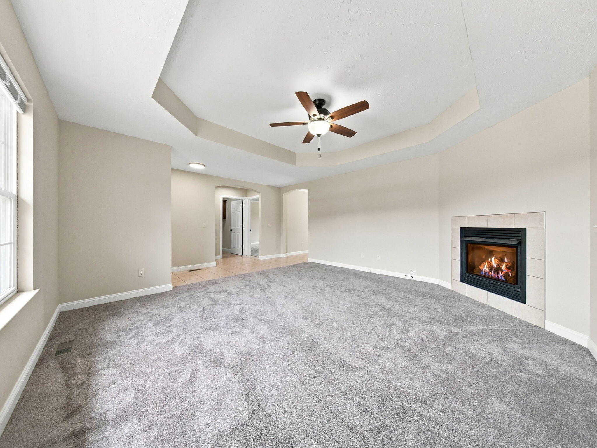 405 East Whitethorn Drive Property Photo 6