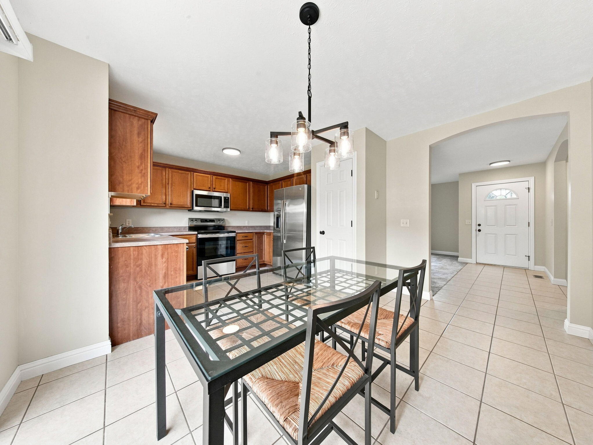 405 East Whitethorn Drive Property Photo 8