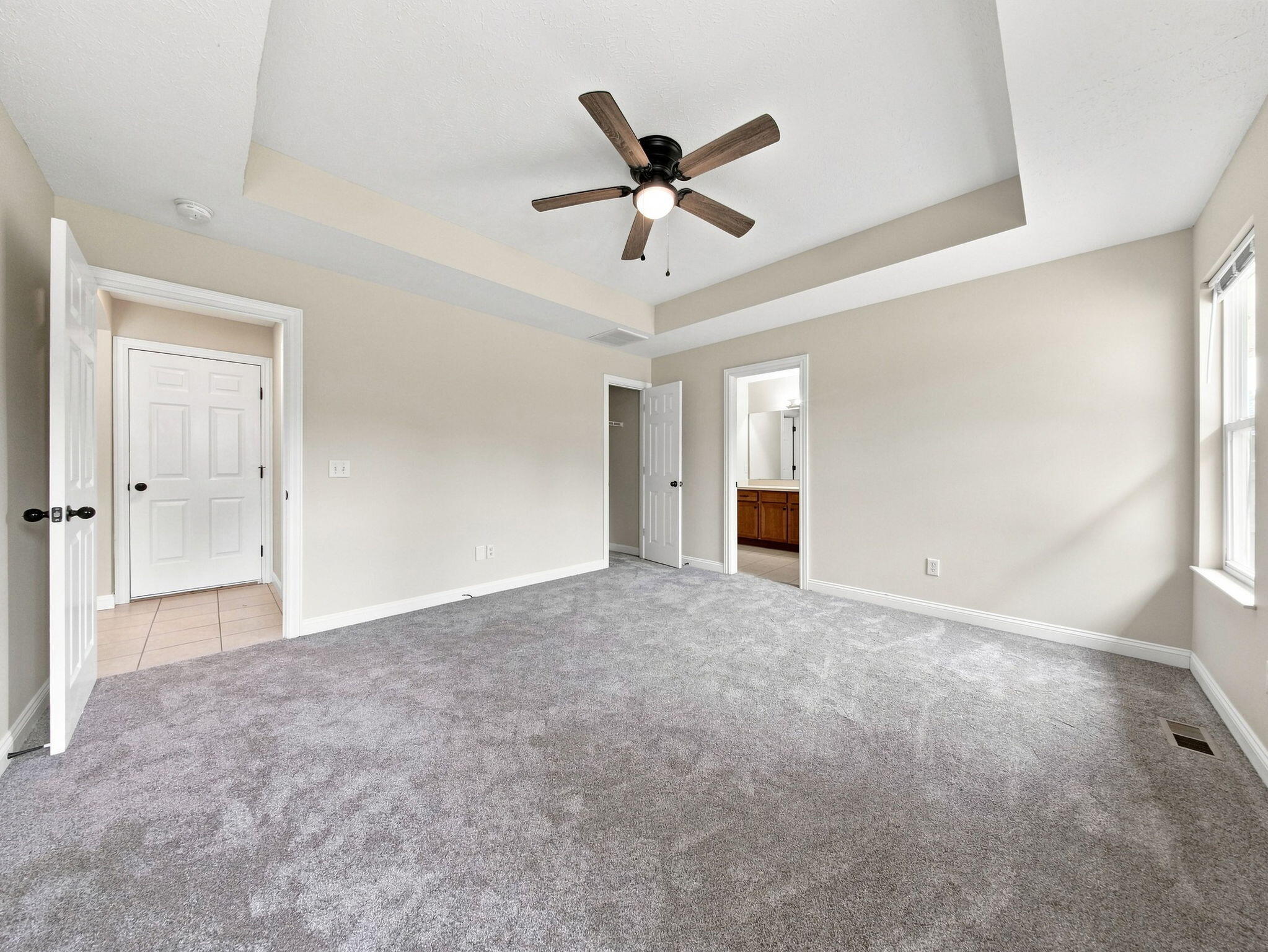 405 East Whitethorn Drive Property Photo 11