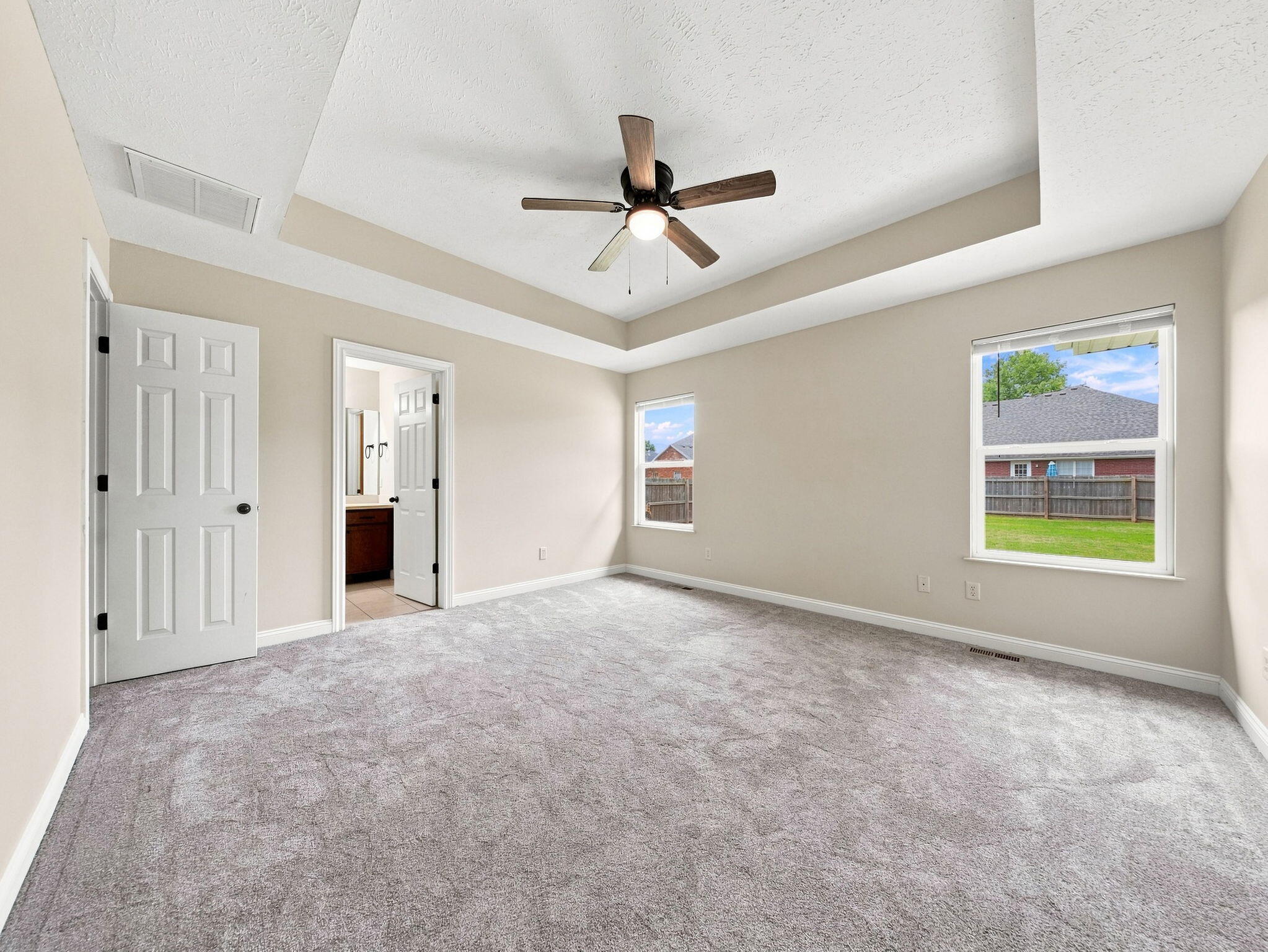 405 East Whitethorn Drive Property Photo 12