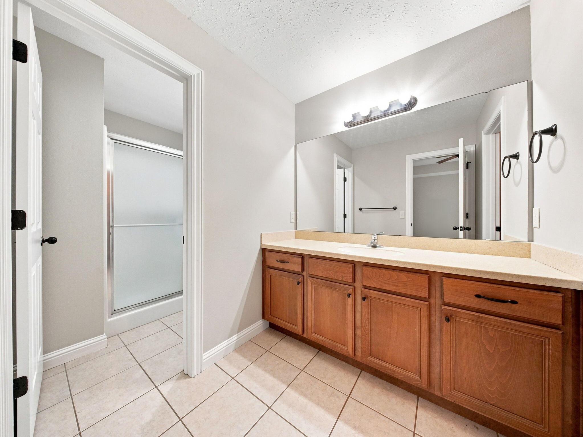 405 East Whitethorn Drive Property Photo 13