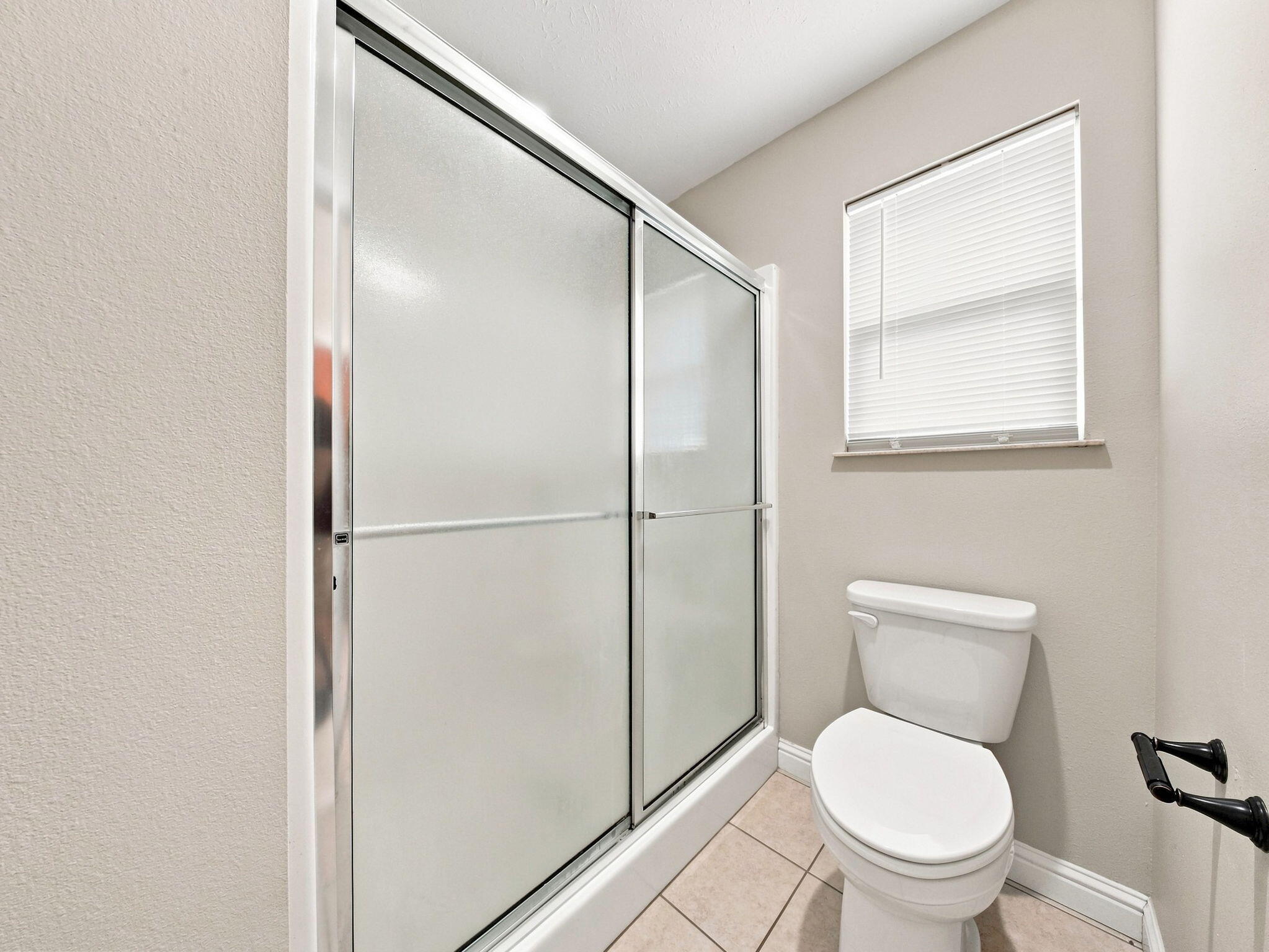 405 East Whitethorn Drive Property Photo 14