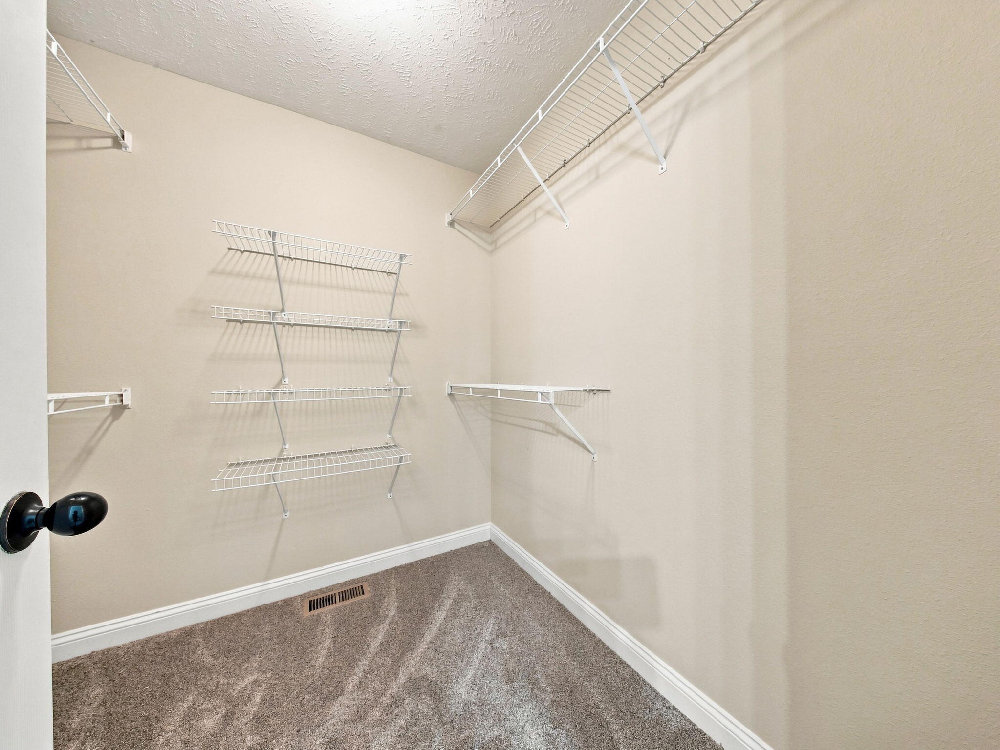 405 East Whitethorn Drive Property Photo 15