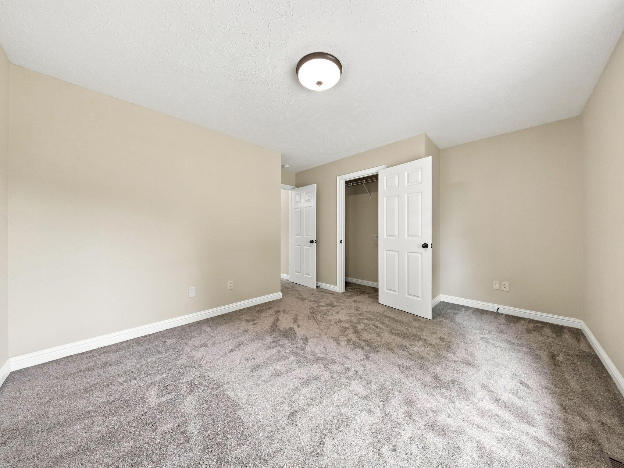 405 East Whitethorn Drive Property Photo 20