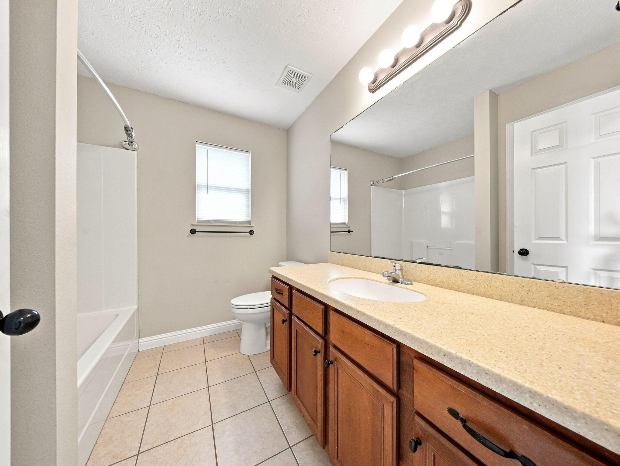 405 East Whitethorn Drive Property Photo 21