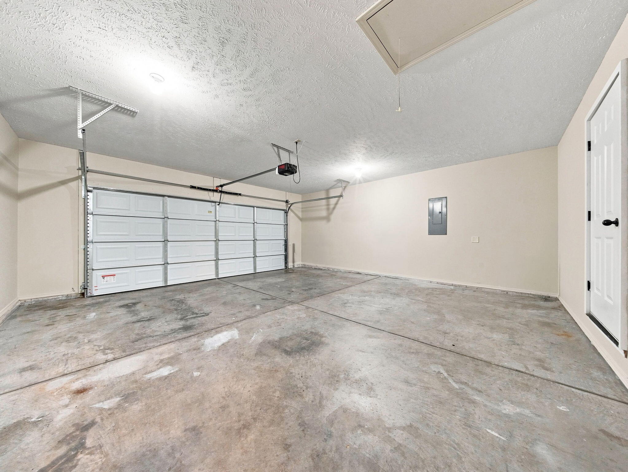 405 East Whitethorn Drive Property Photo 22
