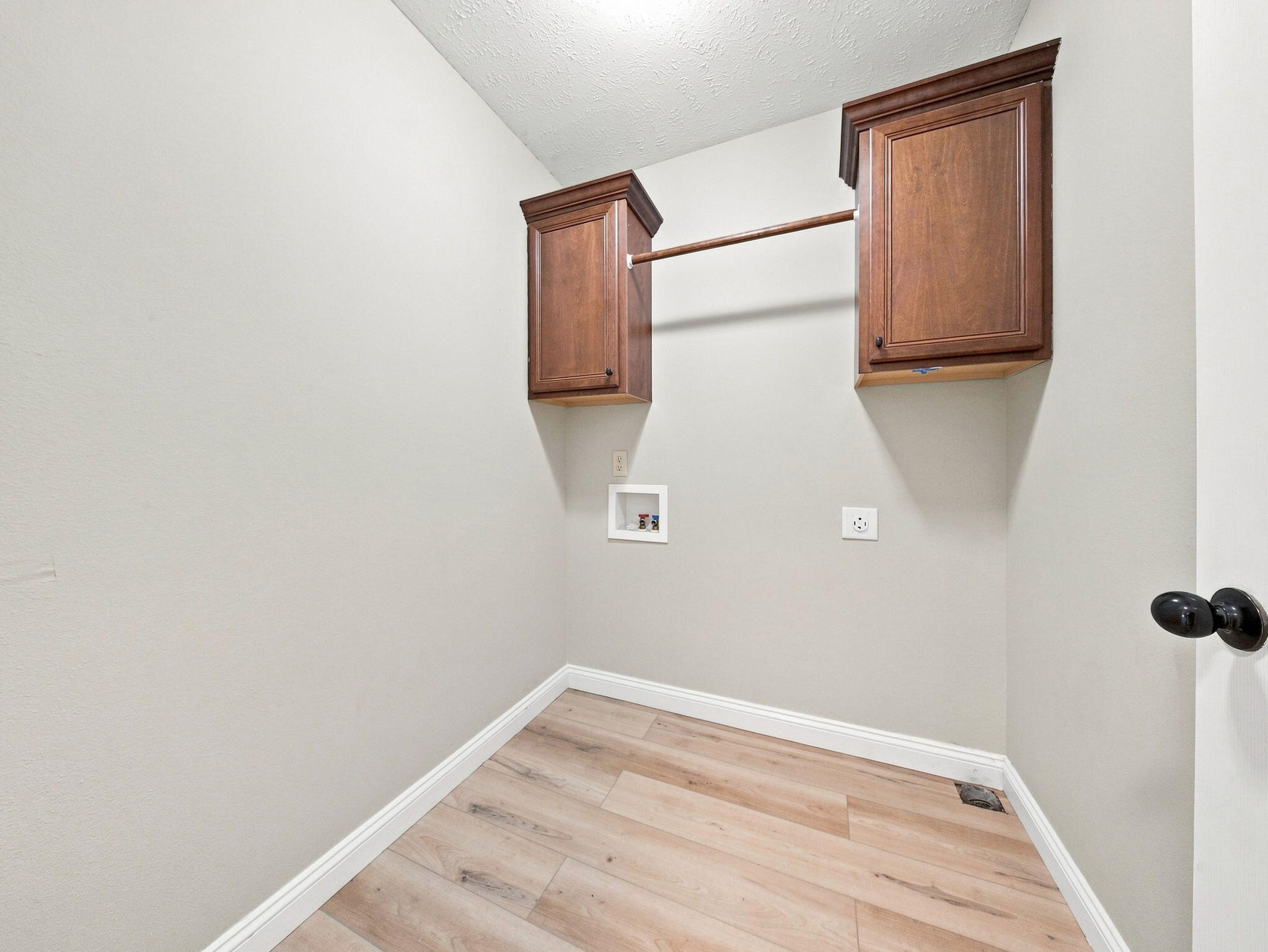 405 East Whitethorn Drive Property Photo 23