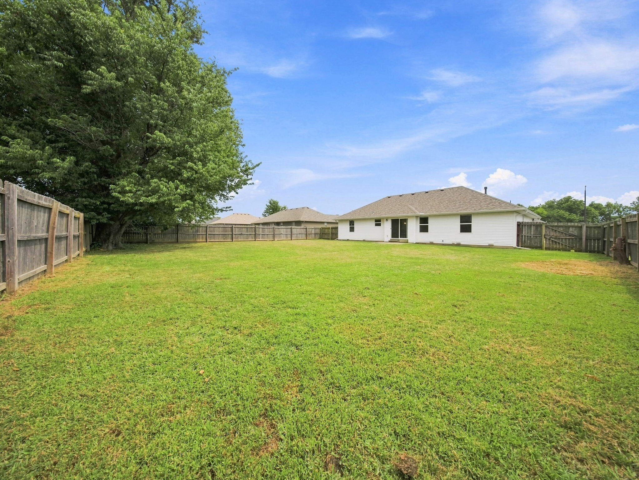405 East Whitethorn Drive Property Photo 25