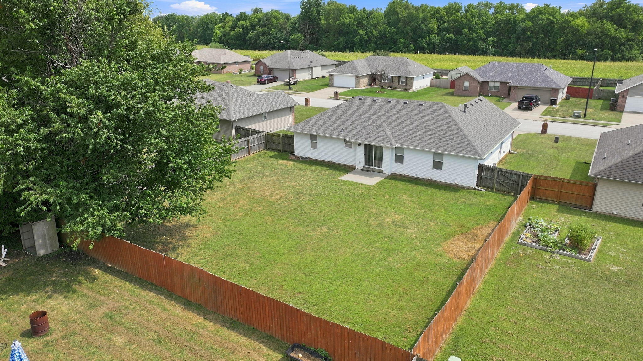 405 East Whitethorn Drive Property Photo 26