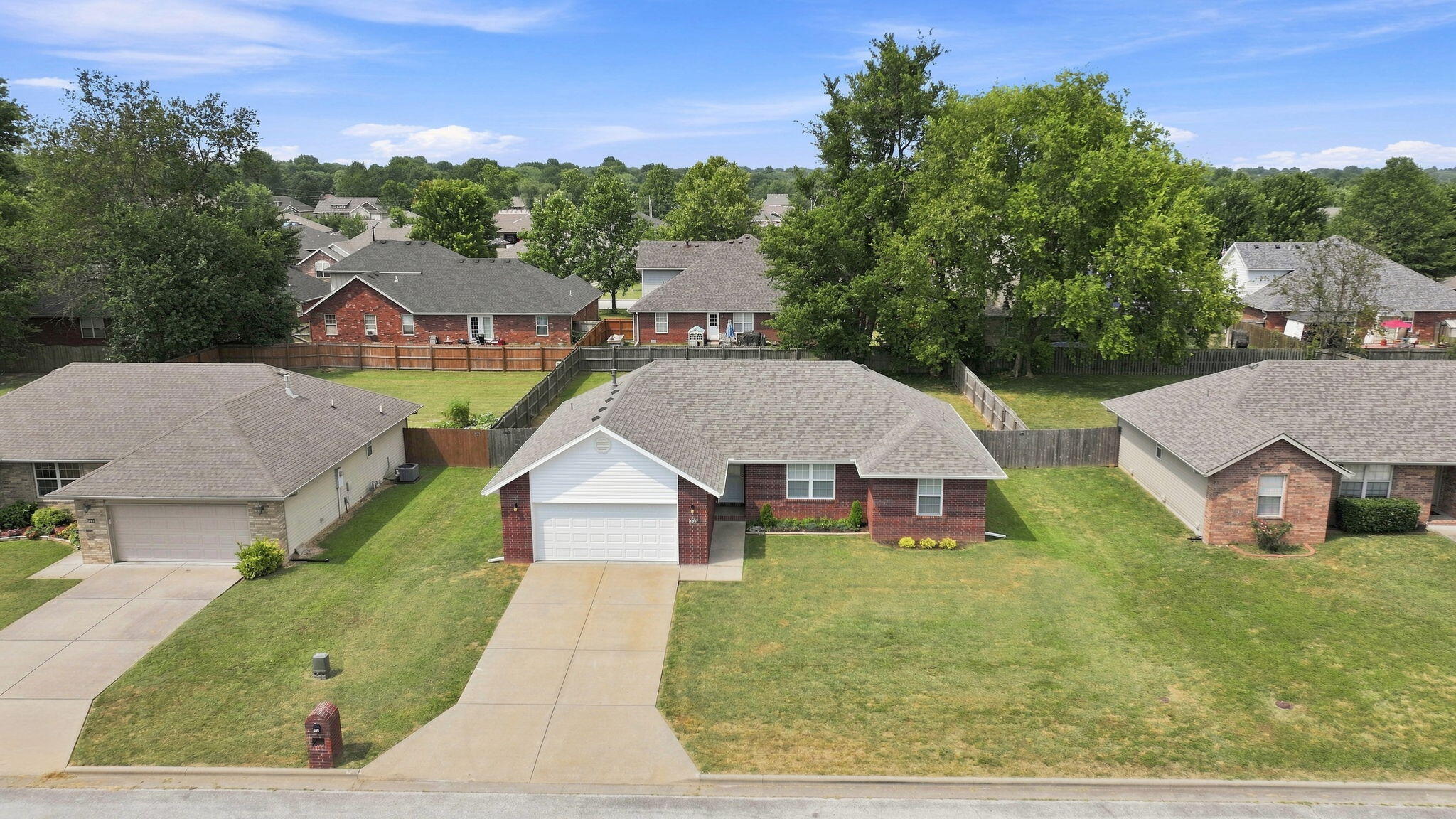 405 East Whitethorn Drive Property Photo 27