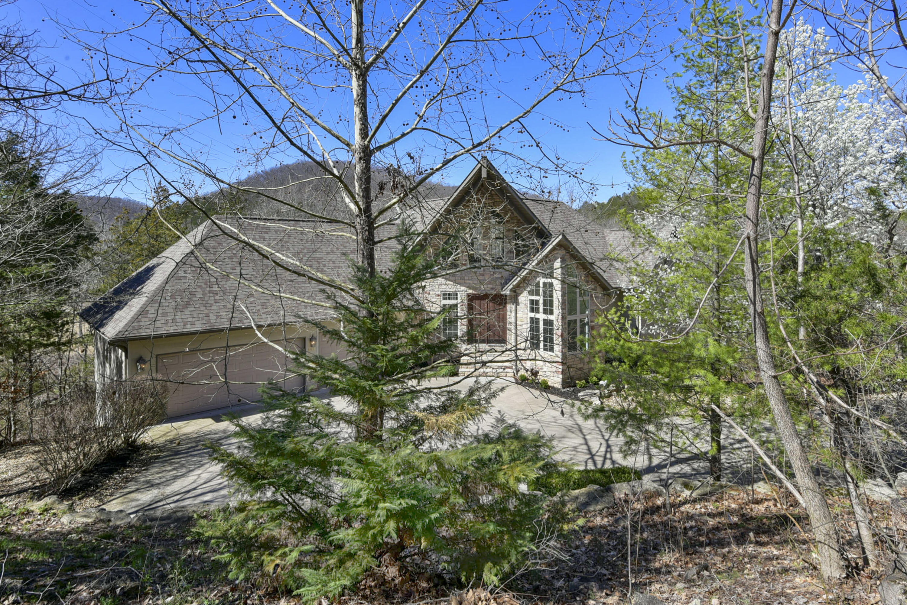 401 Silverwood Circle Property Photo 2