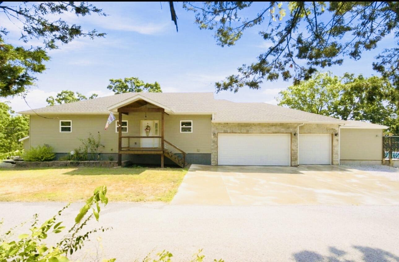 2 Golden Circle Property Photo 1