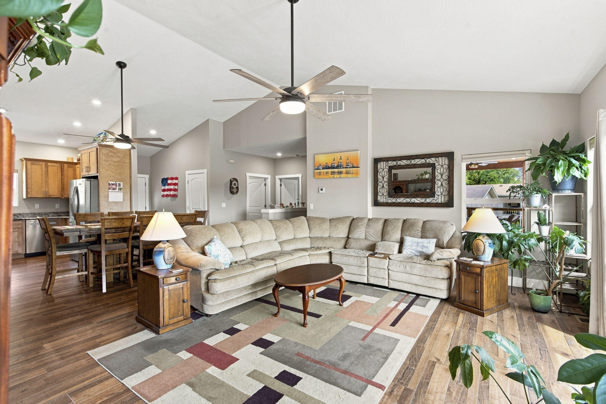 2 Golden Circle Property Photo 5