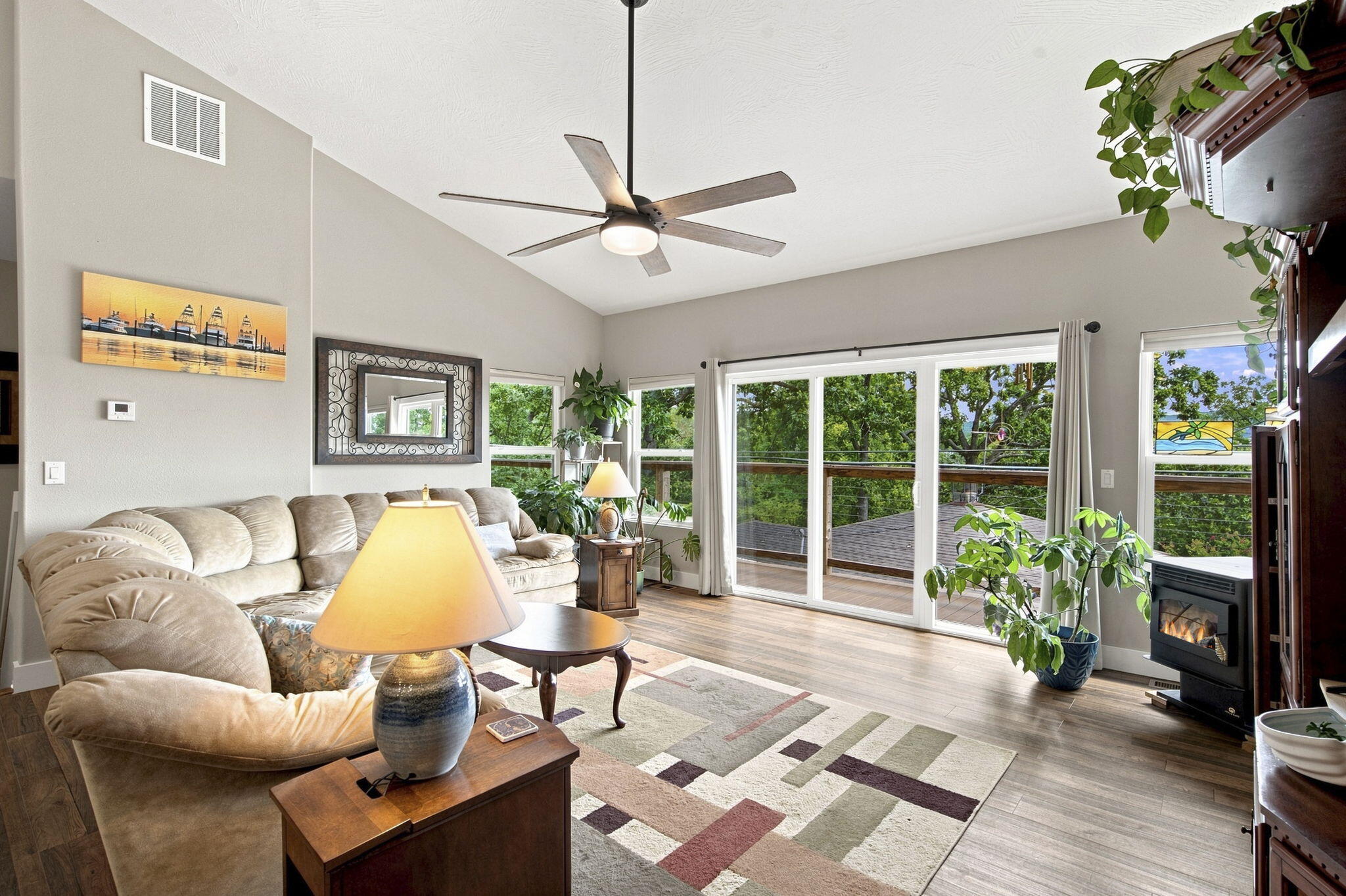 2 Golden Circle Property Photo 6