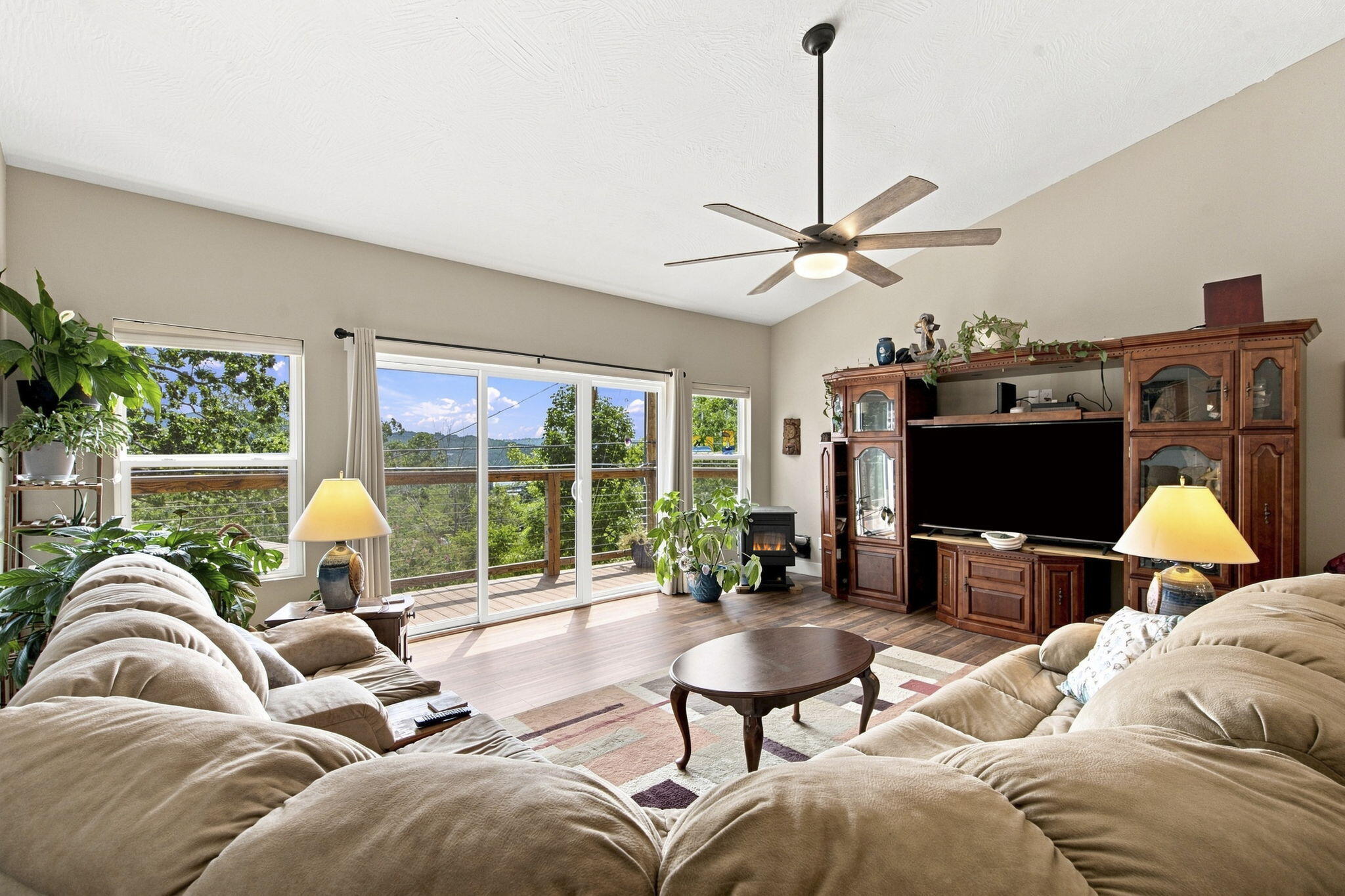 2 Golden Circle Property Photo 7