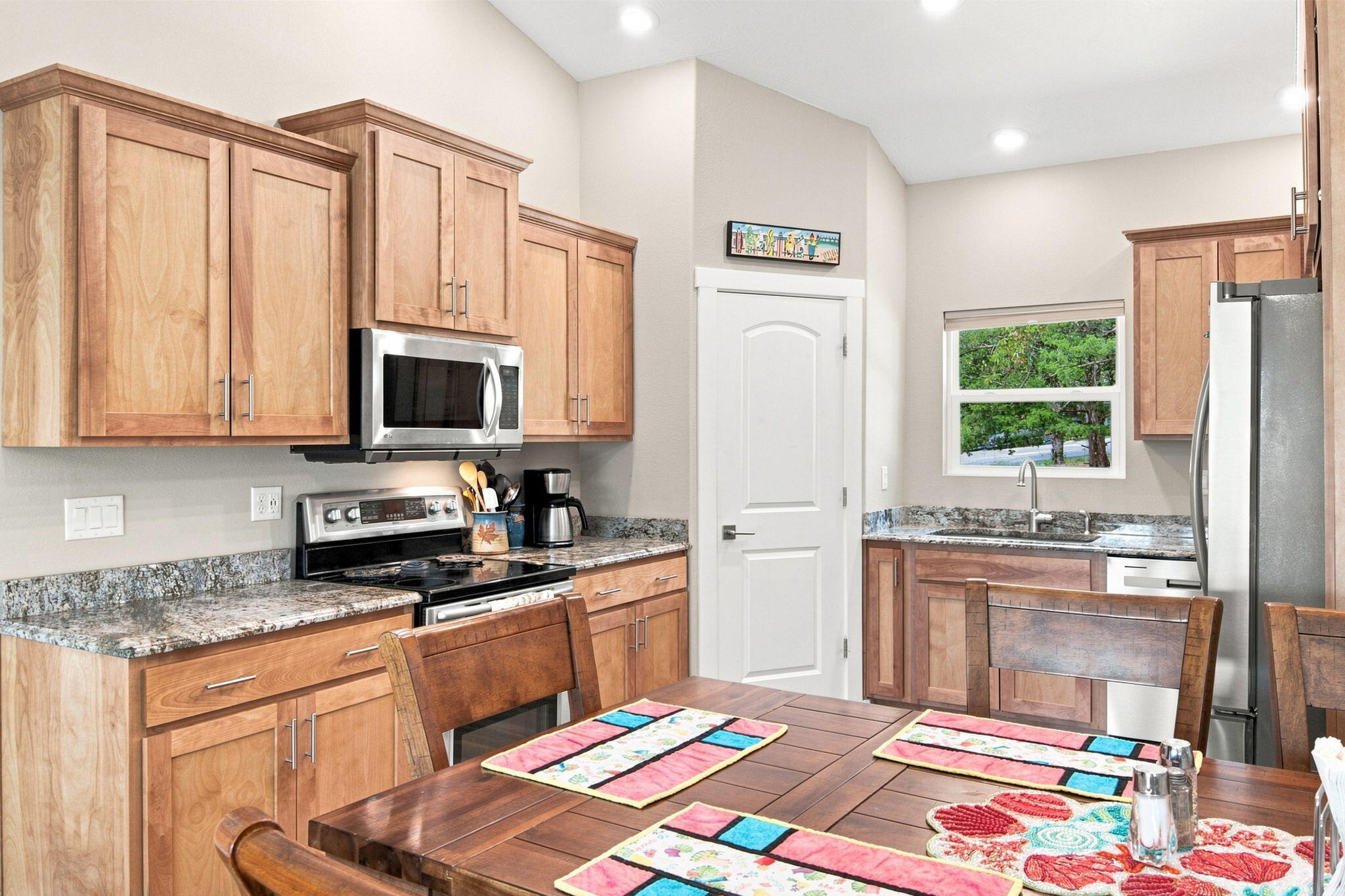 2 Golden Circle Property Photo 9