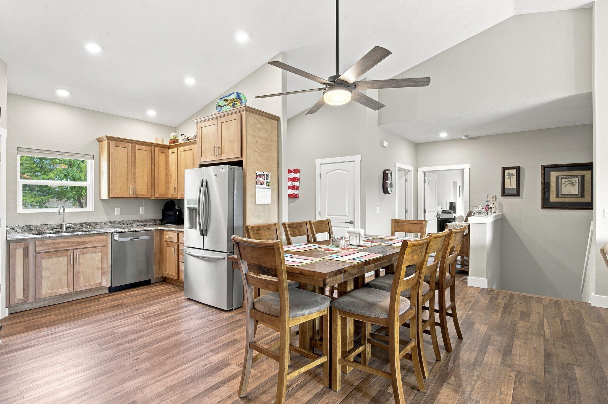 2 Golden Circle Property Photo 10