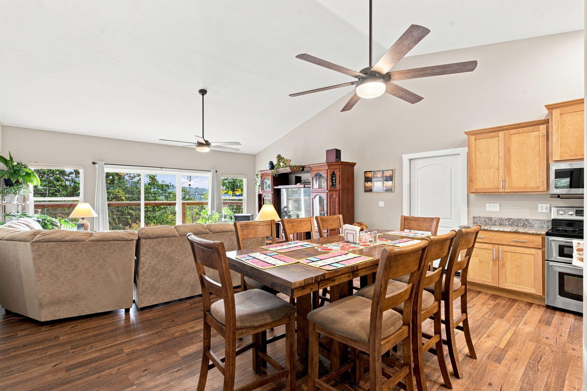 2 Golden Circle Property Photo 11
