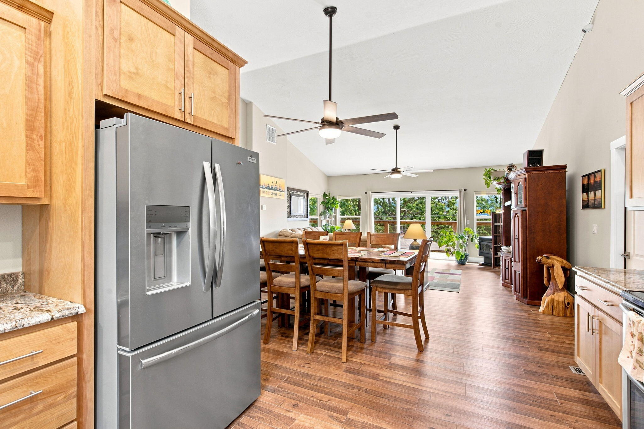2 Golden Circle Property Photo 12