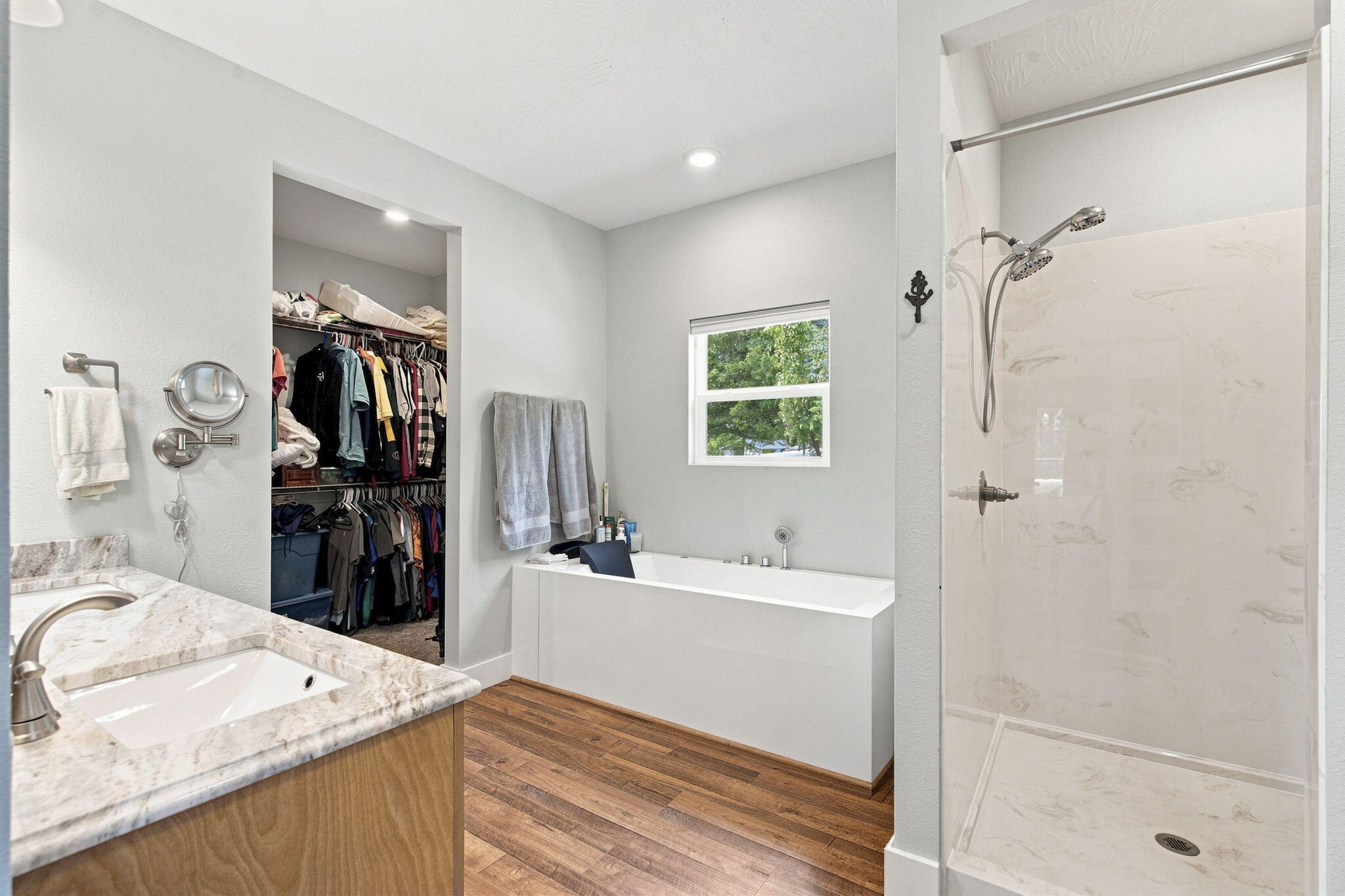 2 Golden Circle Property Photo 15