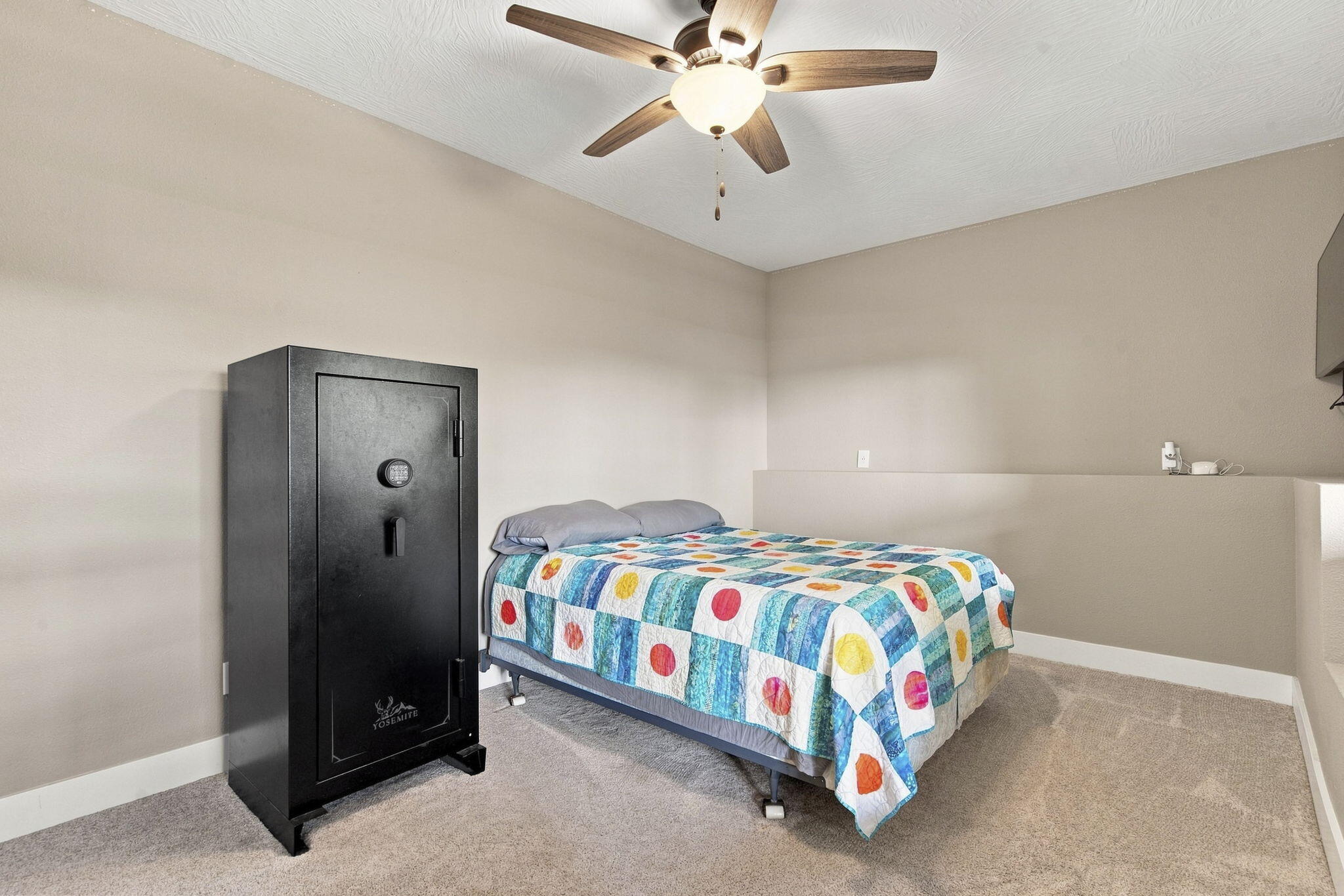 2 Golden Circle Property Photo 22