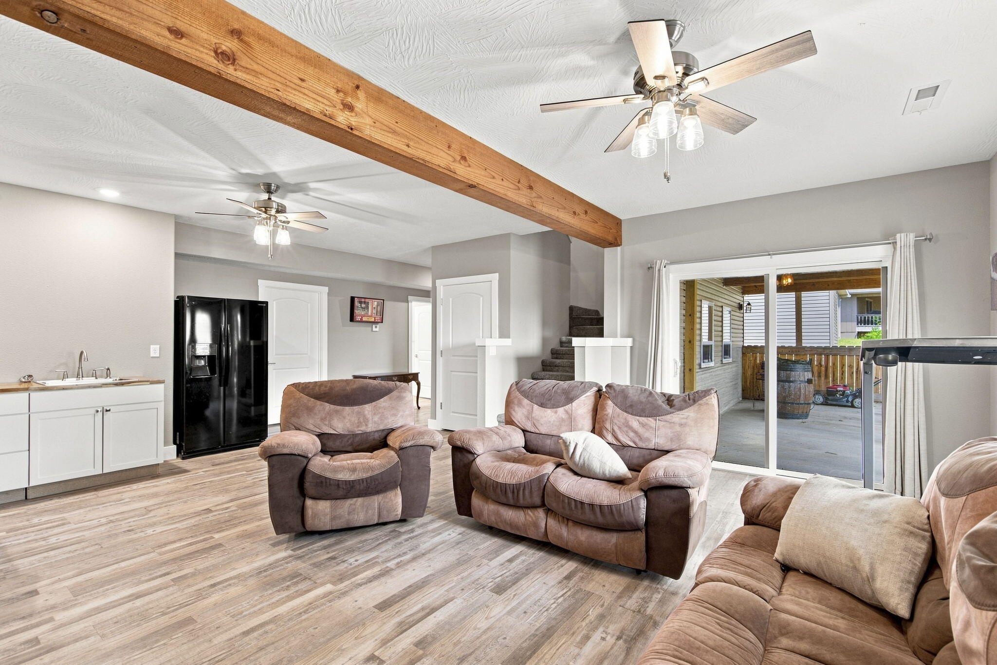 2 Golden Circle Property Photo 24