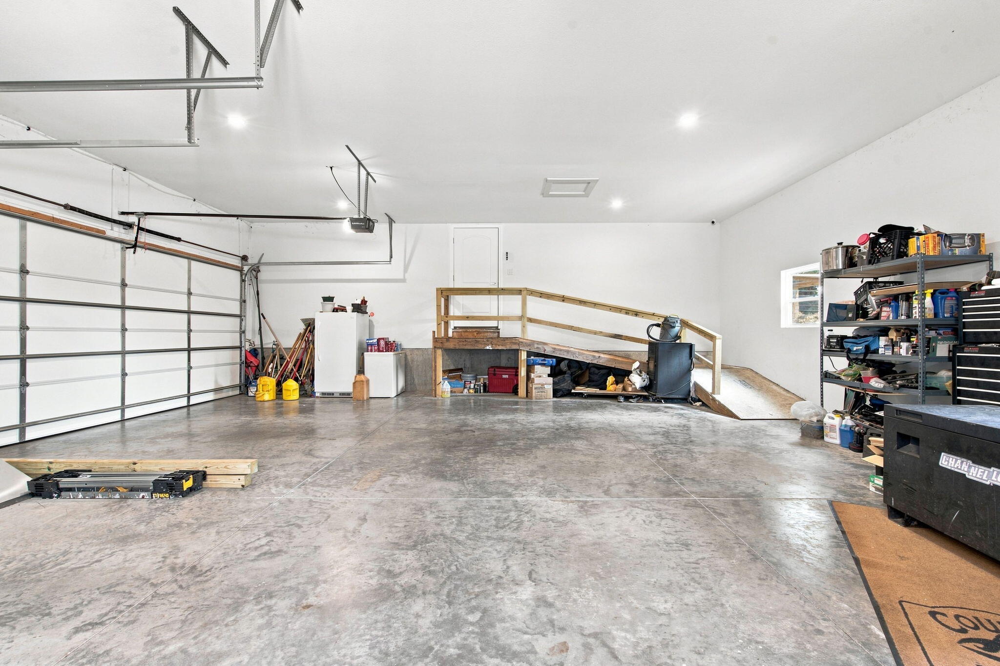 2 Golden Circle Property Photo 30