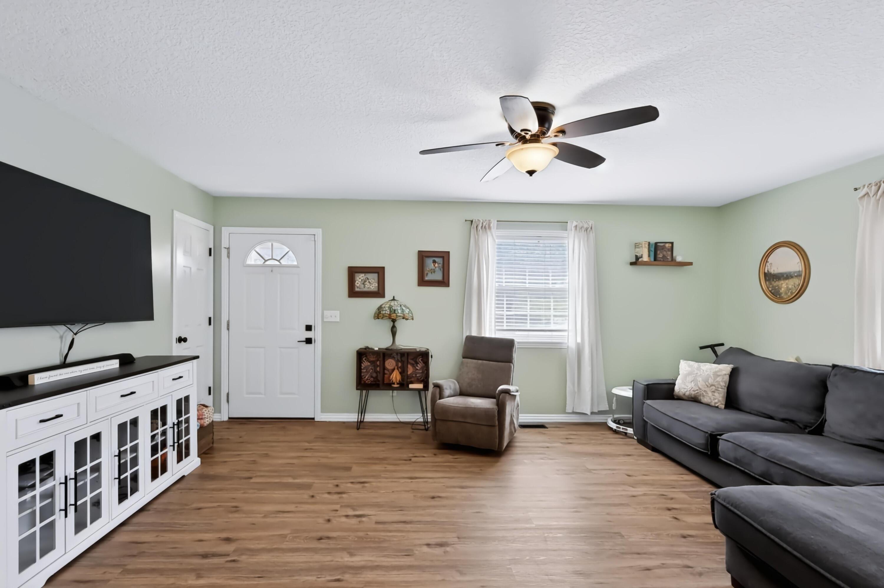 2010 Sally Ann Avenue Property Photo 4