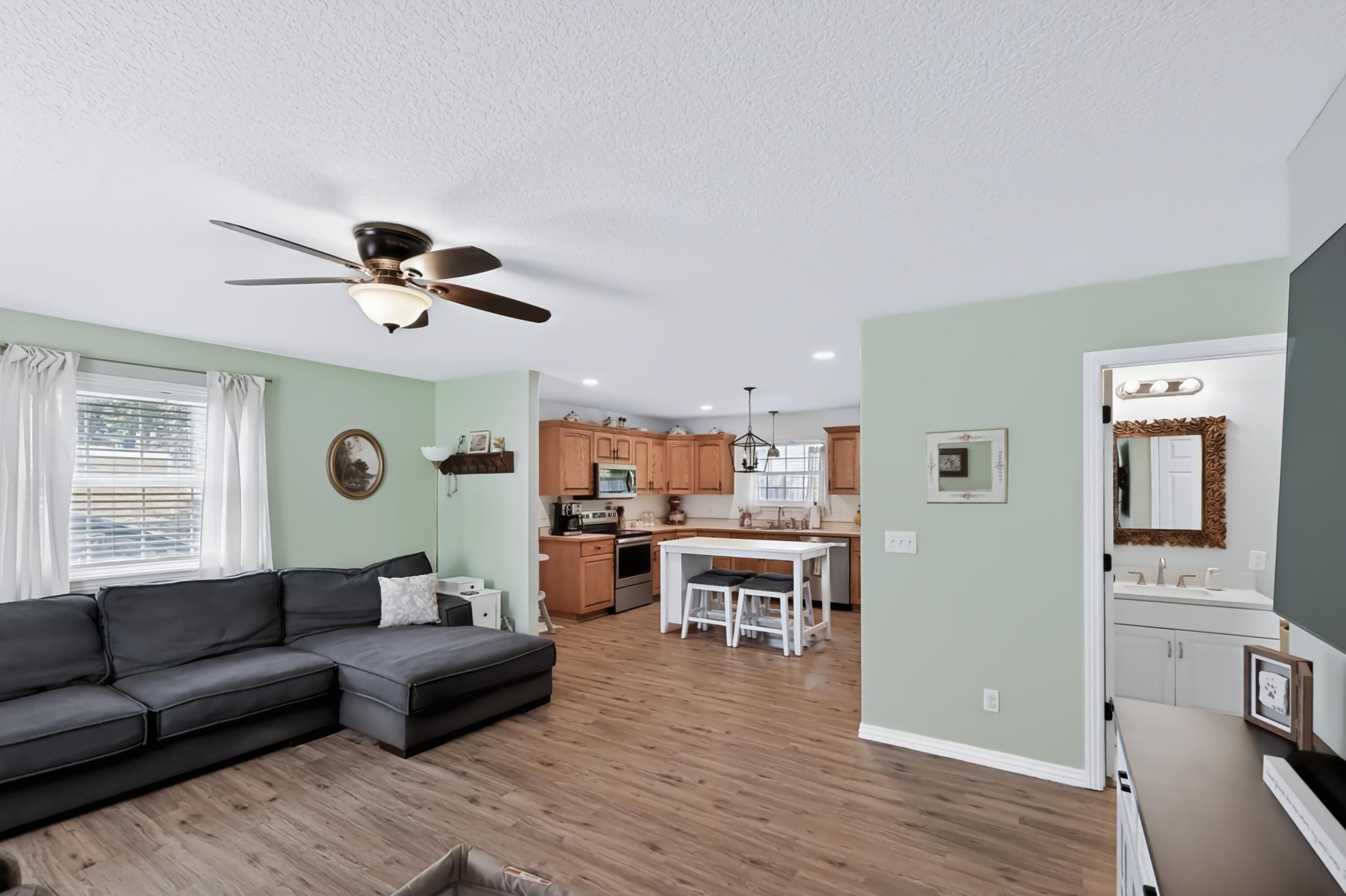 2010 Sally Ann Avenue Property Photo 6