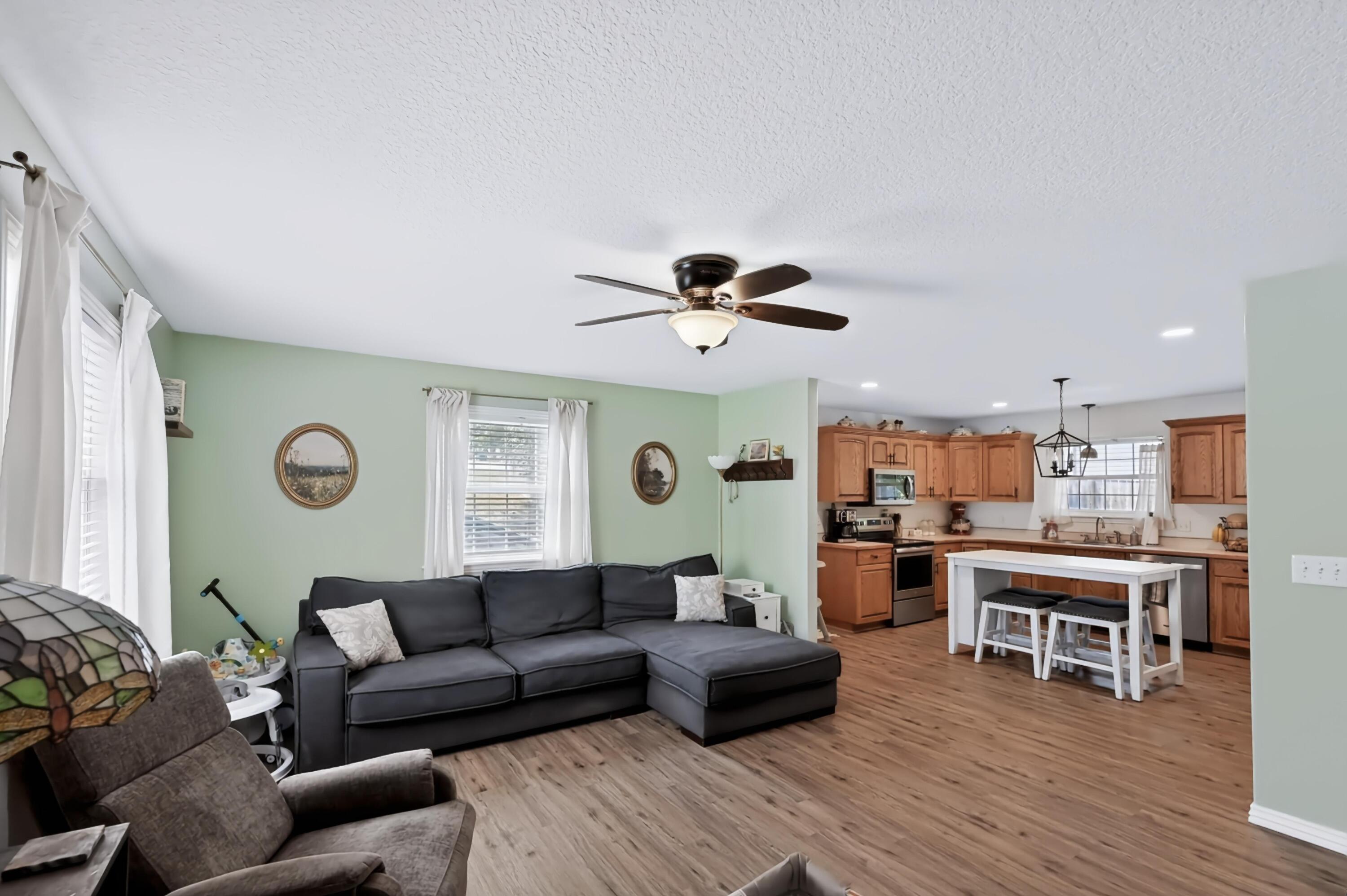 2010 Sally Ann Avenue Property Photo 7