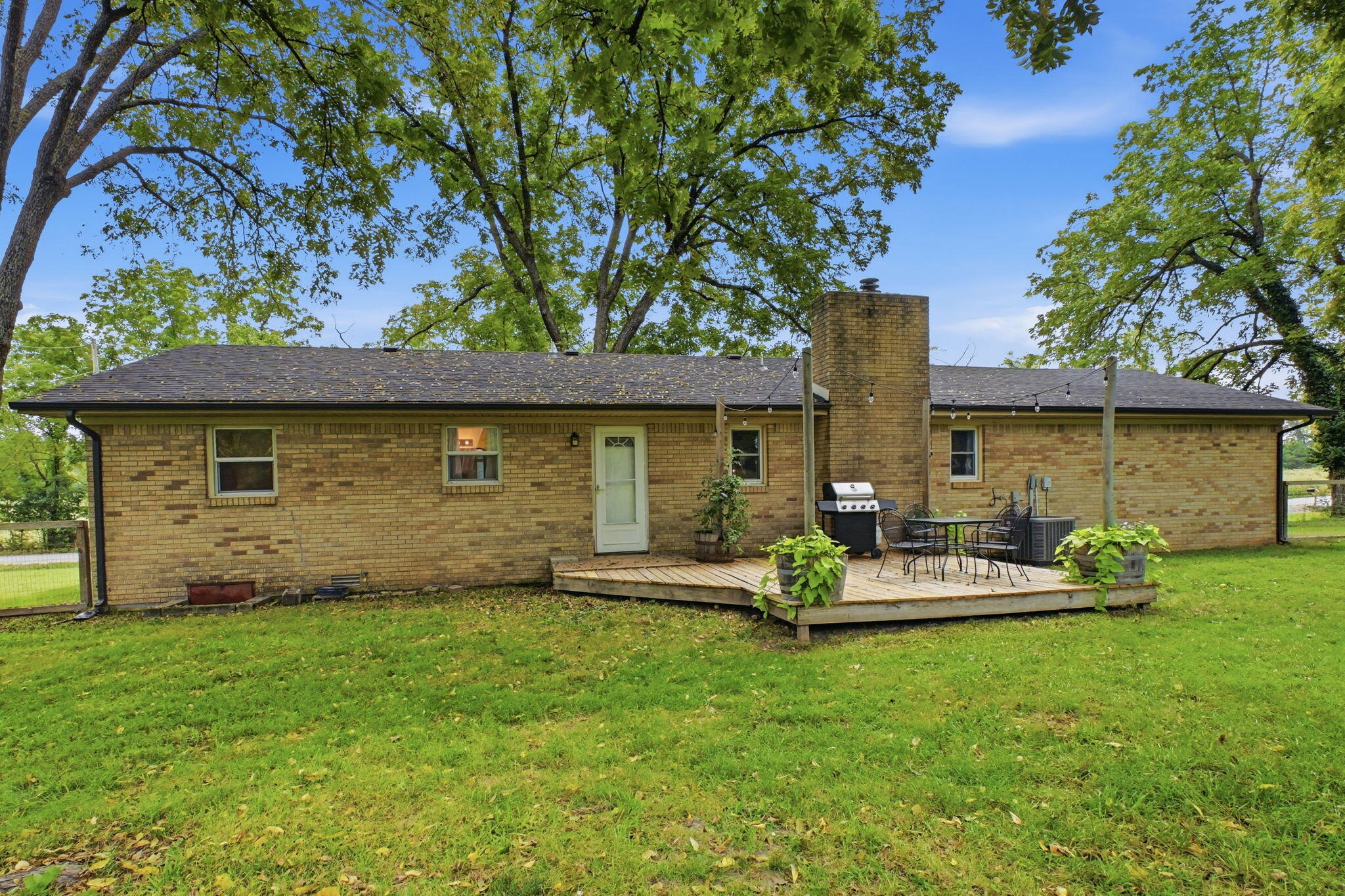 1031 North Lemmon Avenue Property Photo 3