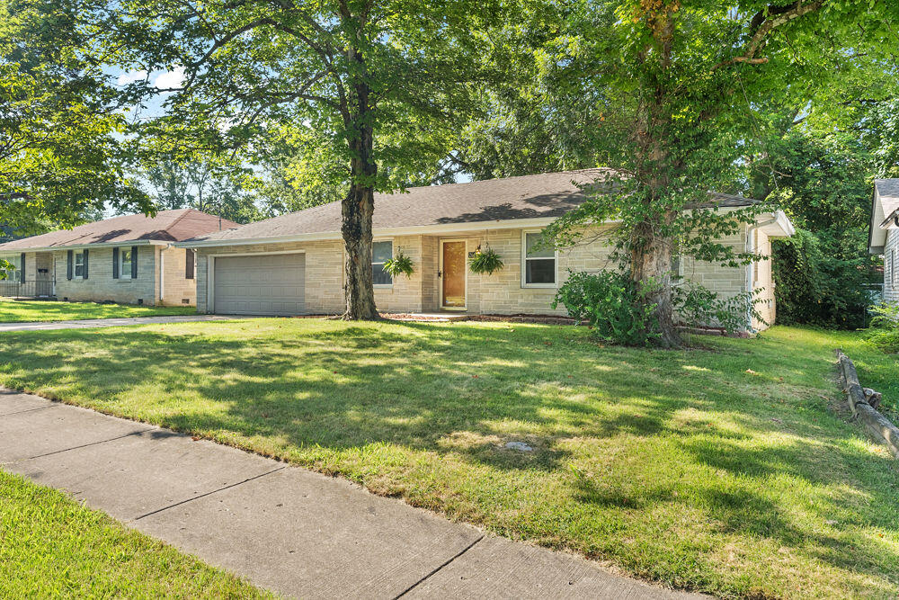 2648 East Grand Street Property Photo 4