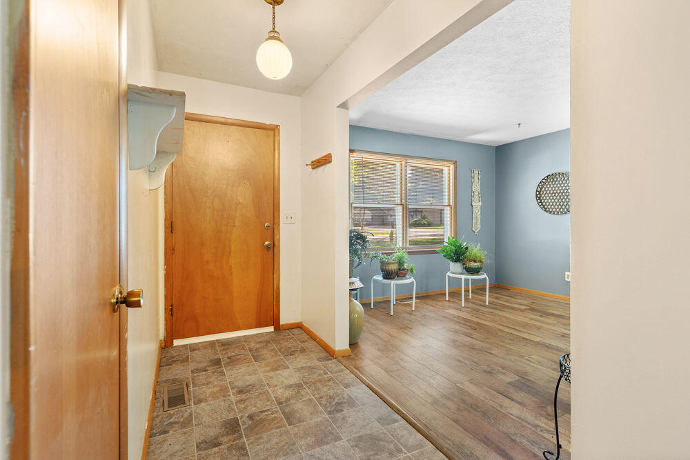 2648 East Grand Street Property Photo 6