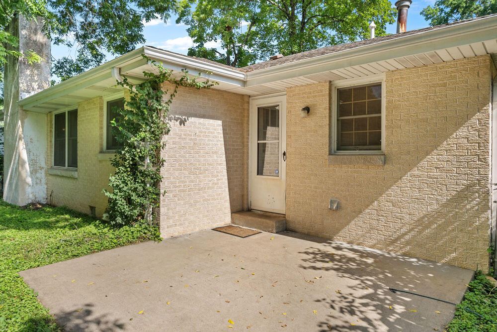 2648 East Grand Street Property Photo 22